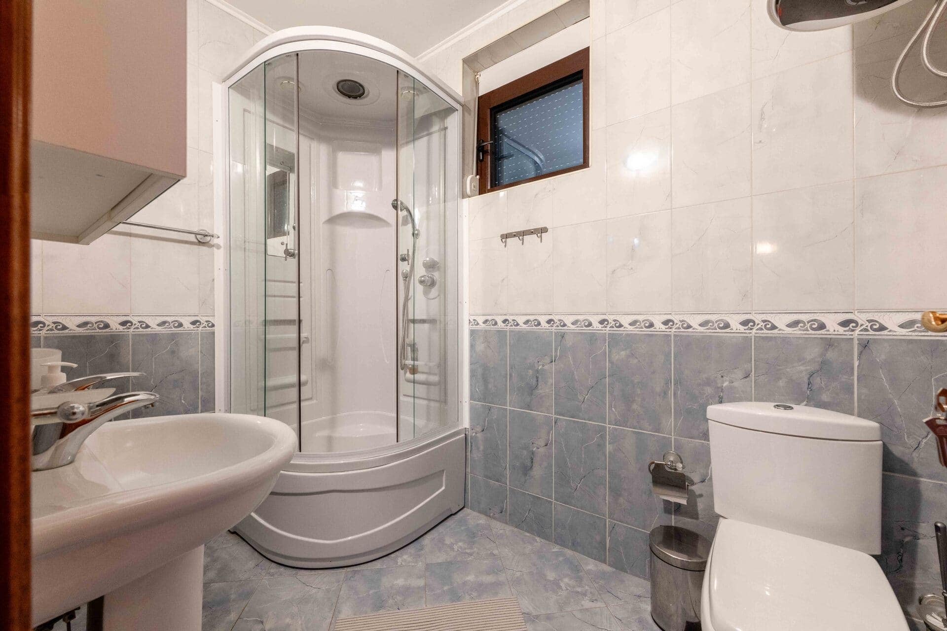 Waterfront Villa with private pool, Utjeha, Bar (29)