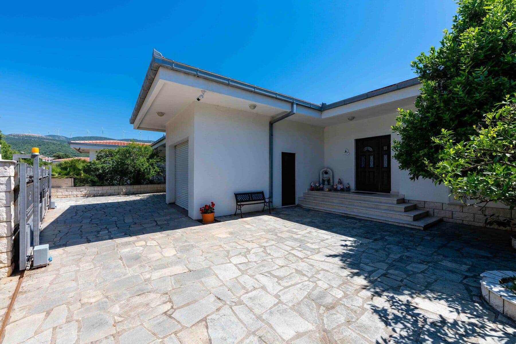 Waterfront Villa with private pool, Utjeha, Bar (38)