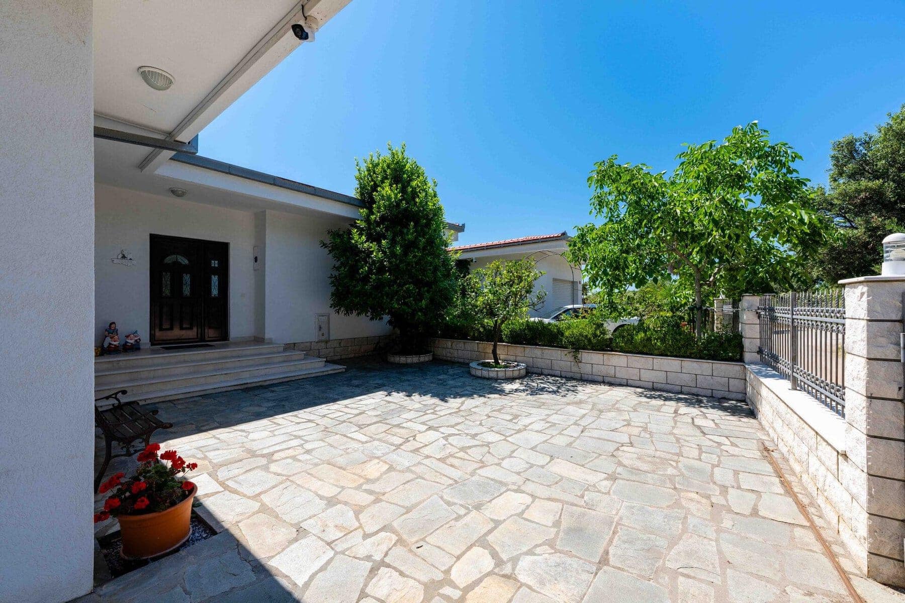 Waterfront Villa with private pool, Utjeha, Bar (39)