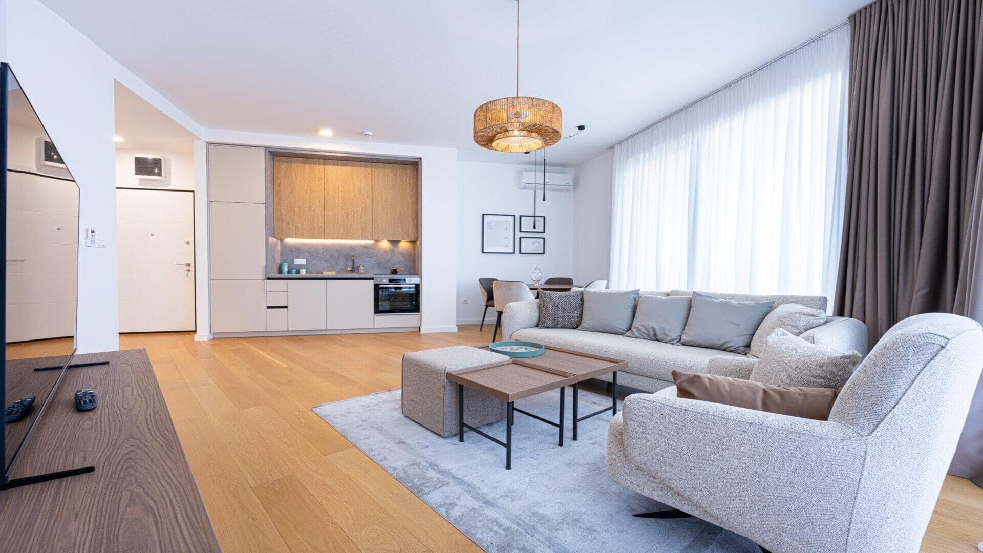 Modern One-bedroom apartment with panoramic sea view in Bečići (6)