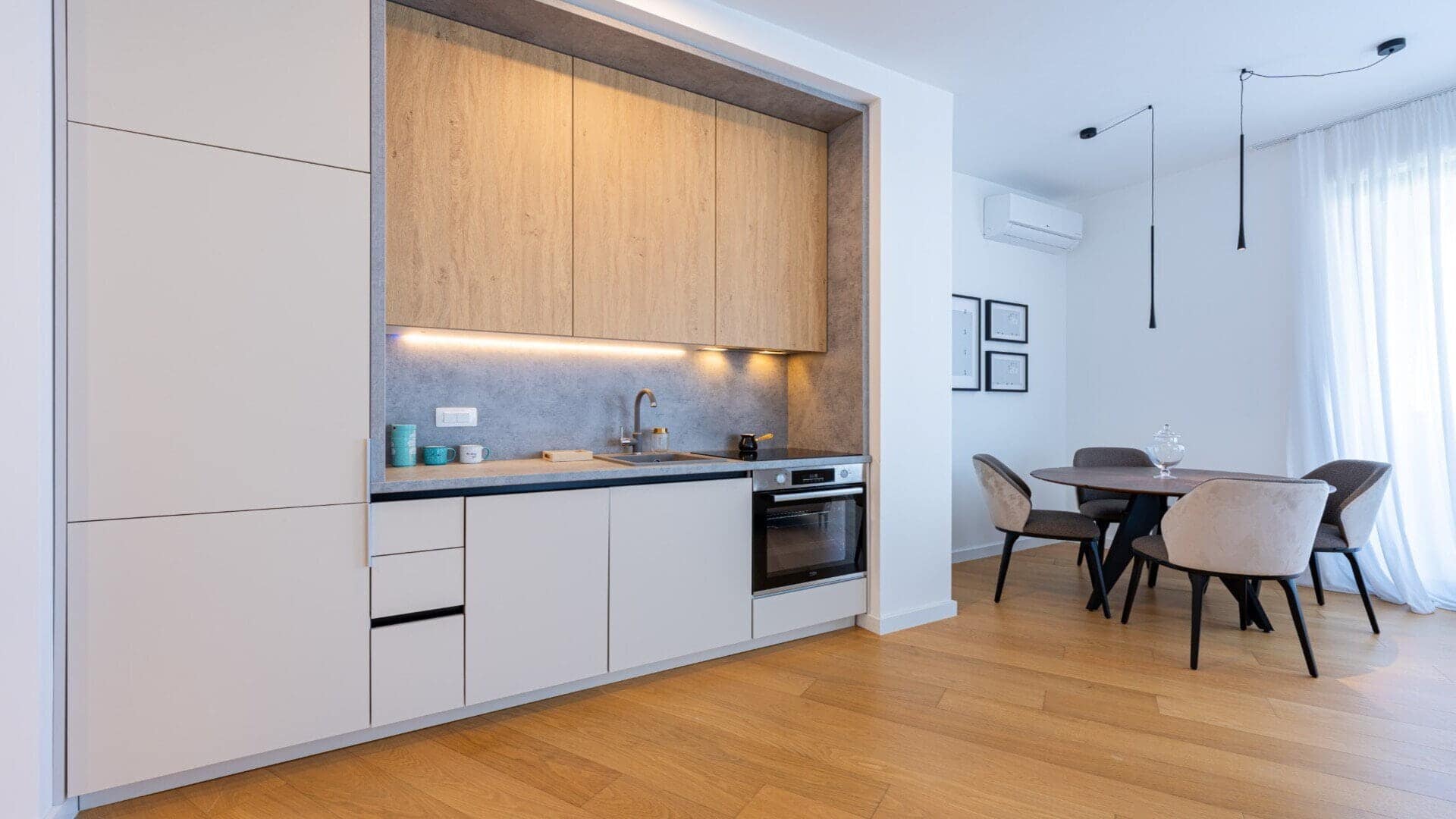 Modern One-bedroom apartment with panoramic sea view in Bečići (9)
