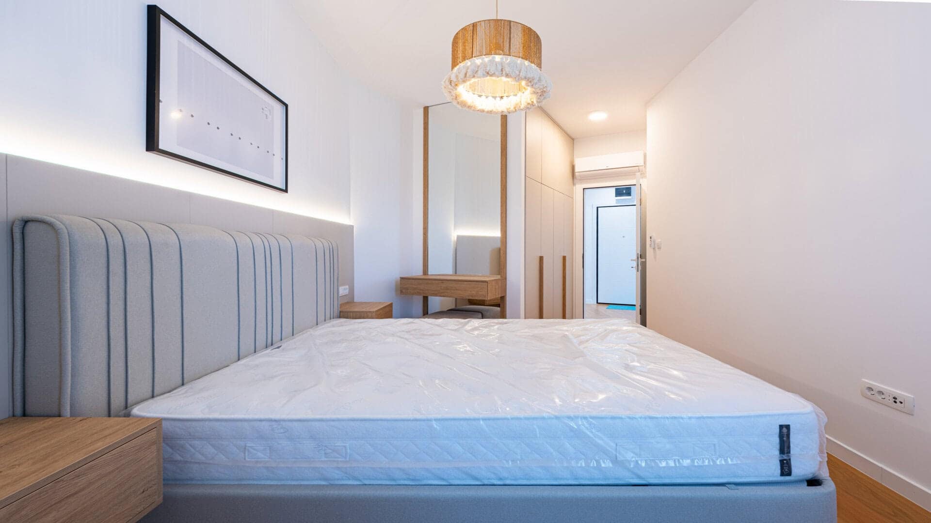 Modern One-bedroom apartment with panoramic sea view in Bečići (11)