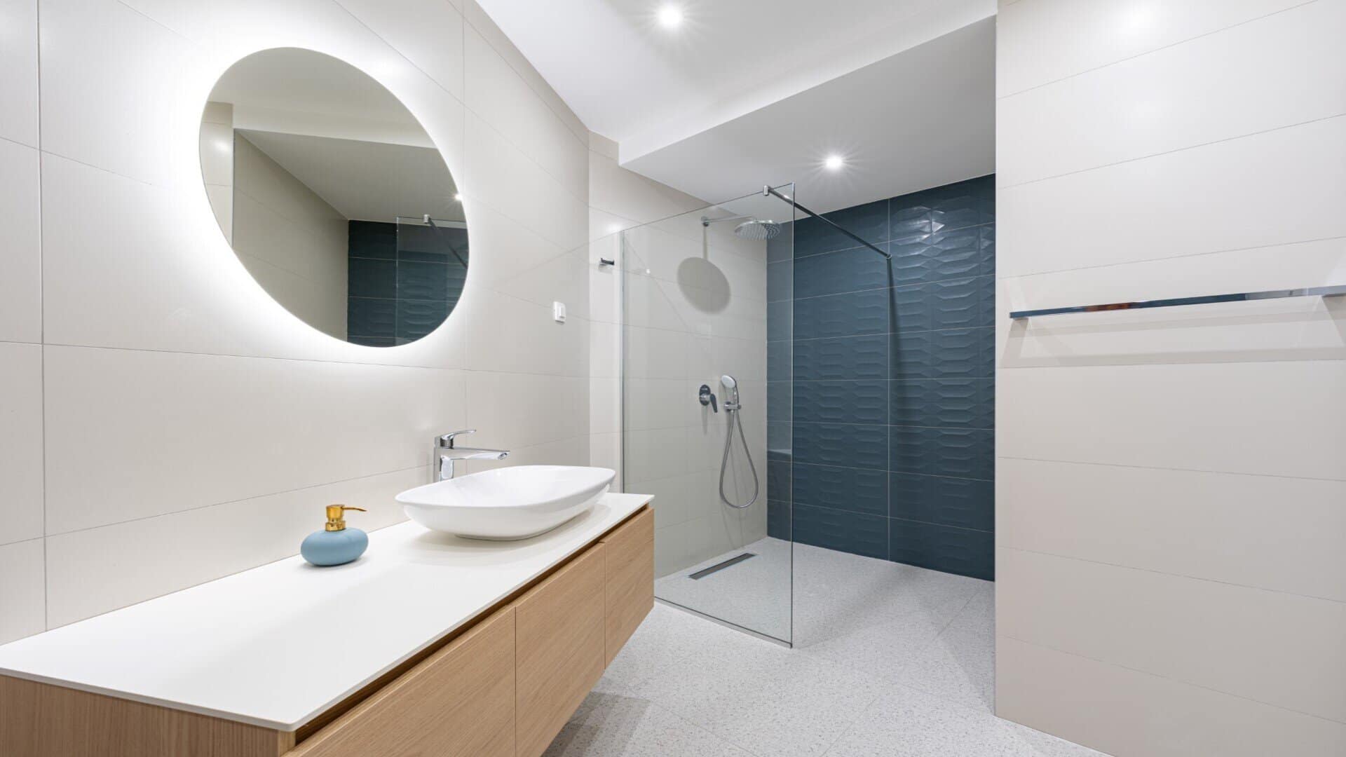 Modern One-bedroom apartment with panoramic sea view in Bečići (13)