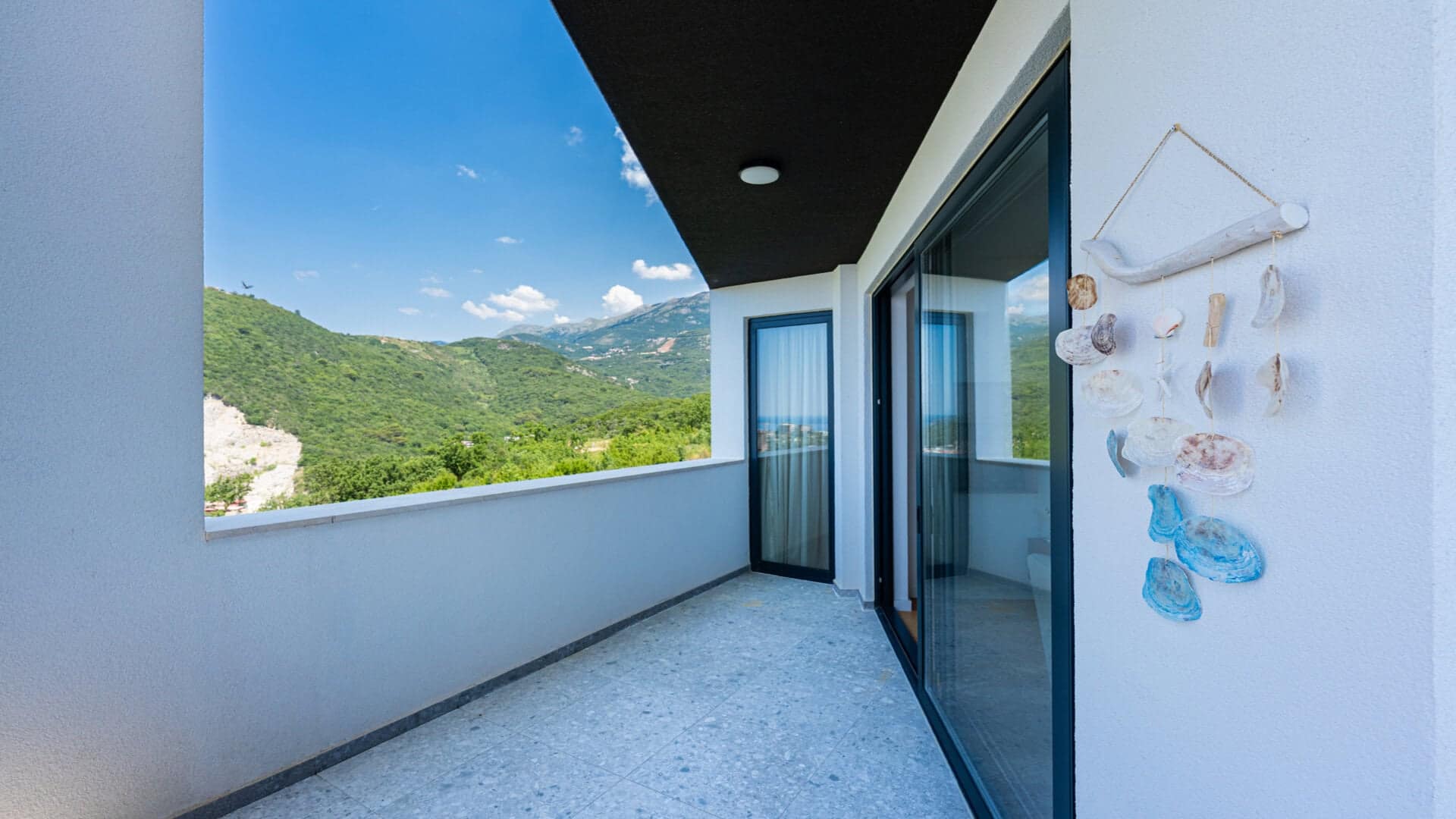 Modern One-bedroom apartment with panoramic sea view in Bečići (14)