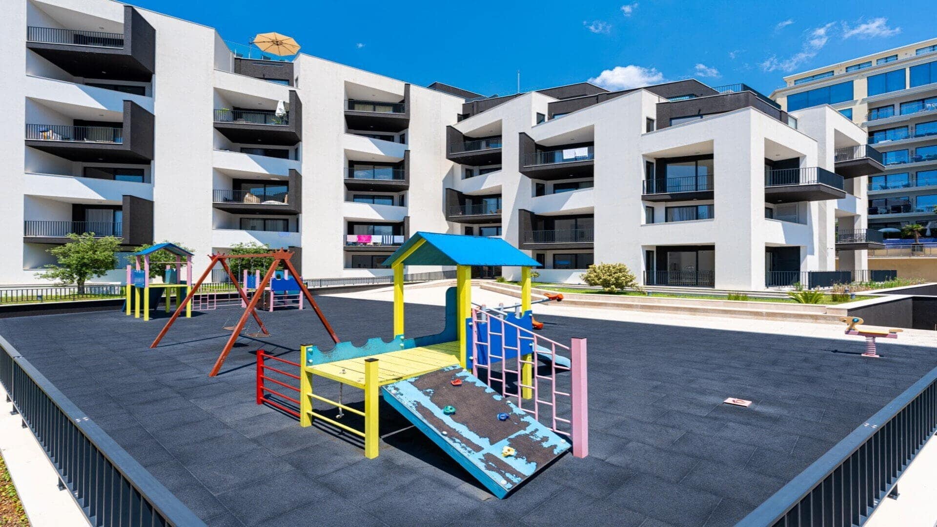 Modern One-bedroom apartment with panoramic sea view in Bečići (18)