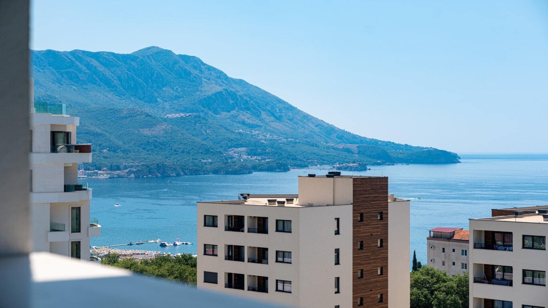Modern One-bedroom apartment with panoramic sea view in Bečići (20)