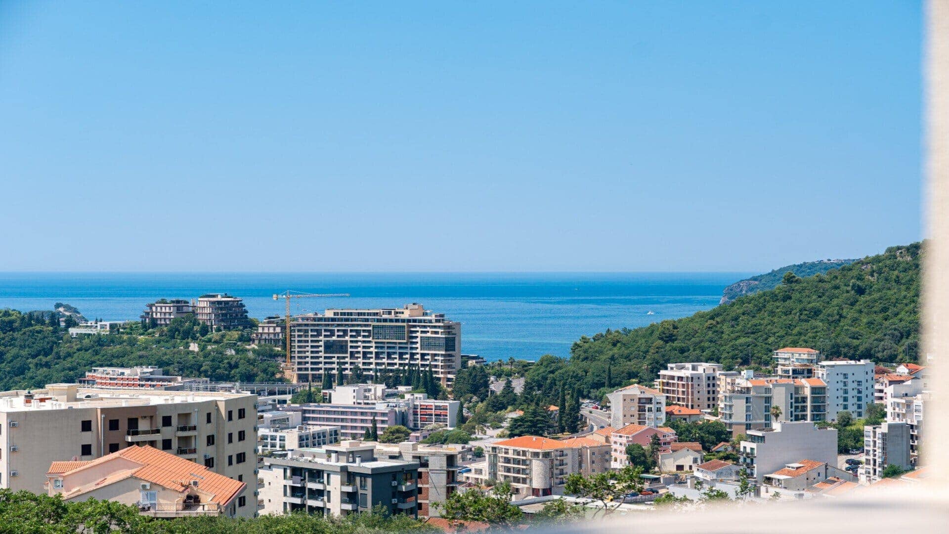 Modern One-bedroom apartment with panoramic sea view in Bečići (21)