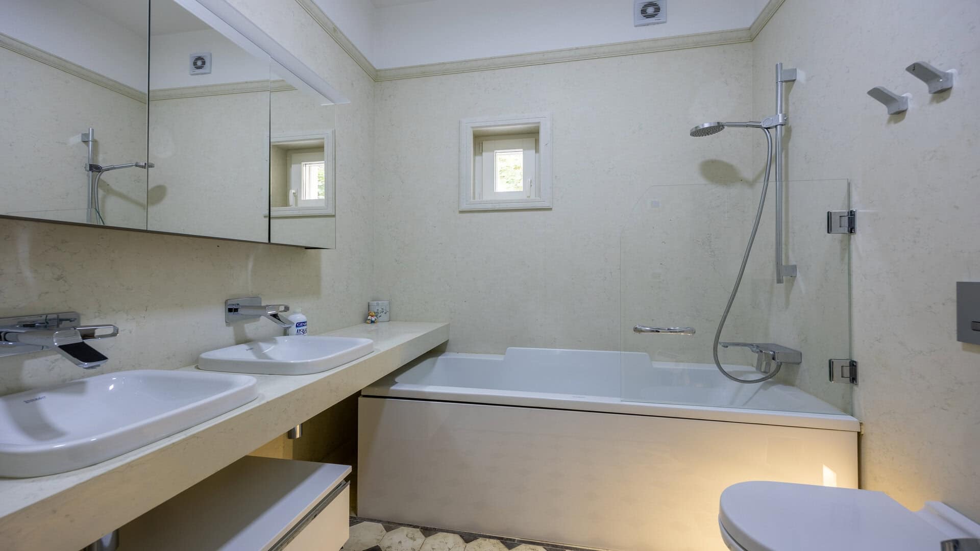 Exclusive Waterfront Stone Villa for Rent in Ljuta (20)