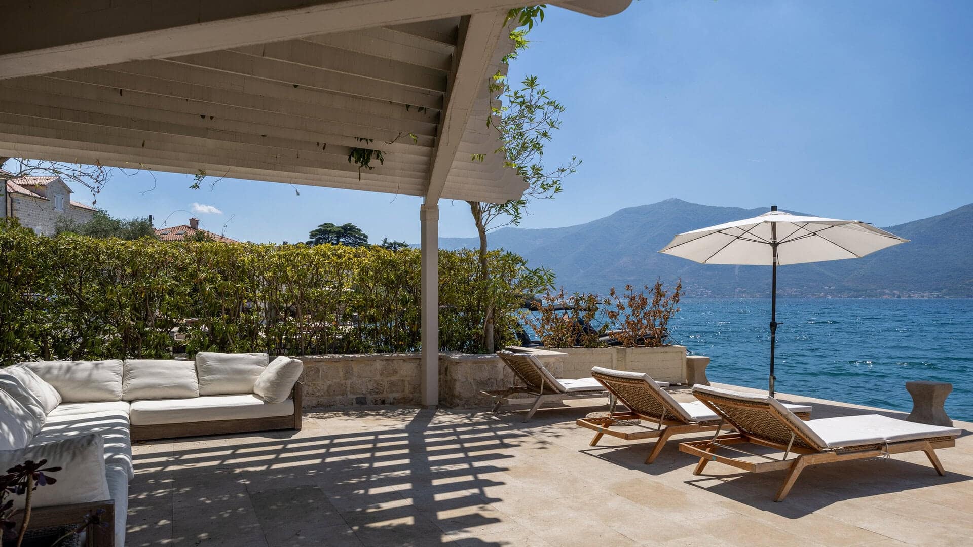 Exclusive Waterfront Stone Villa for Rent in Ljuta (26)