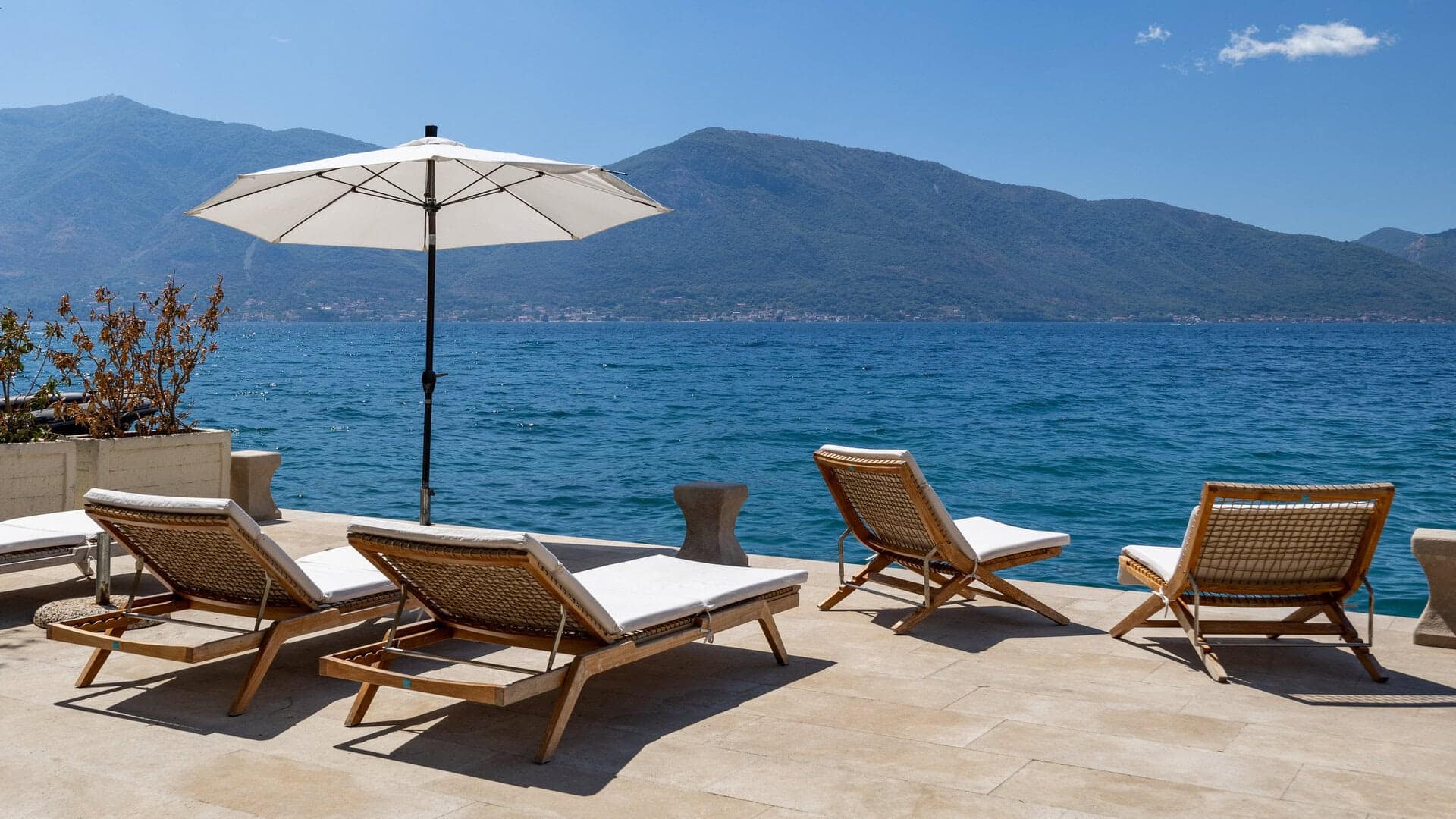 Exclusive Waterfront Stone Villa for Rent in Ljuta (27)