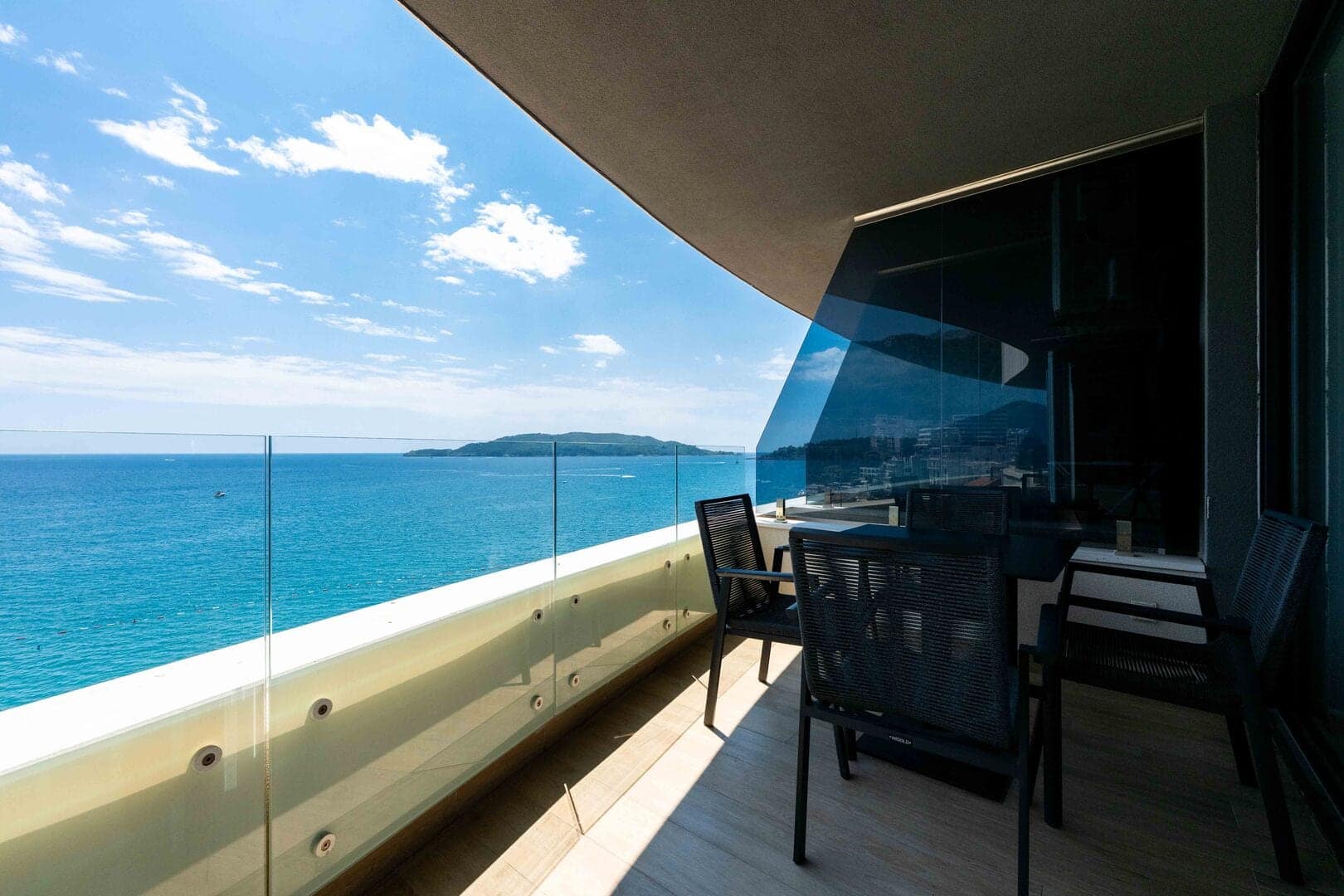 Seafront One Bedroom Apartment, Bečići, Budva (14)