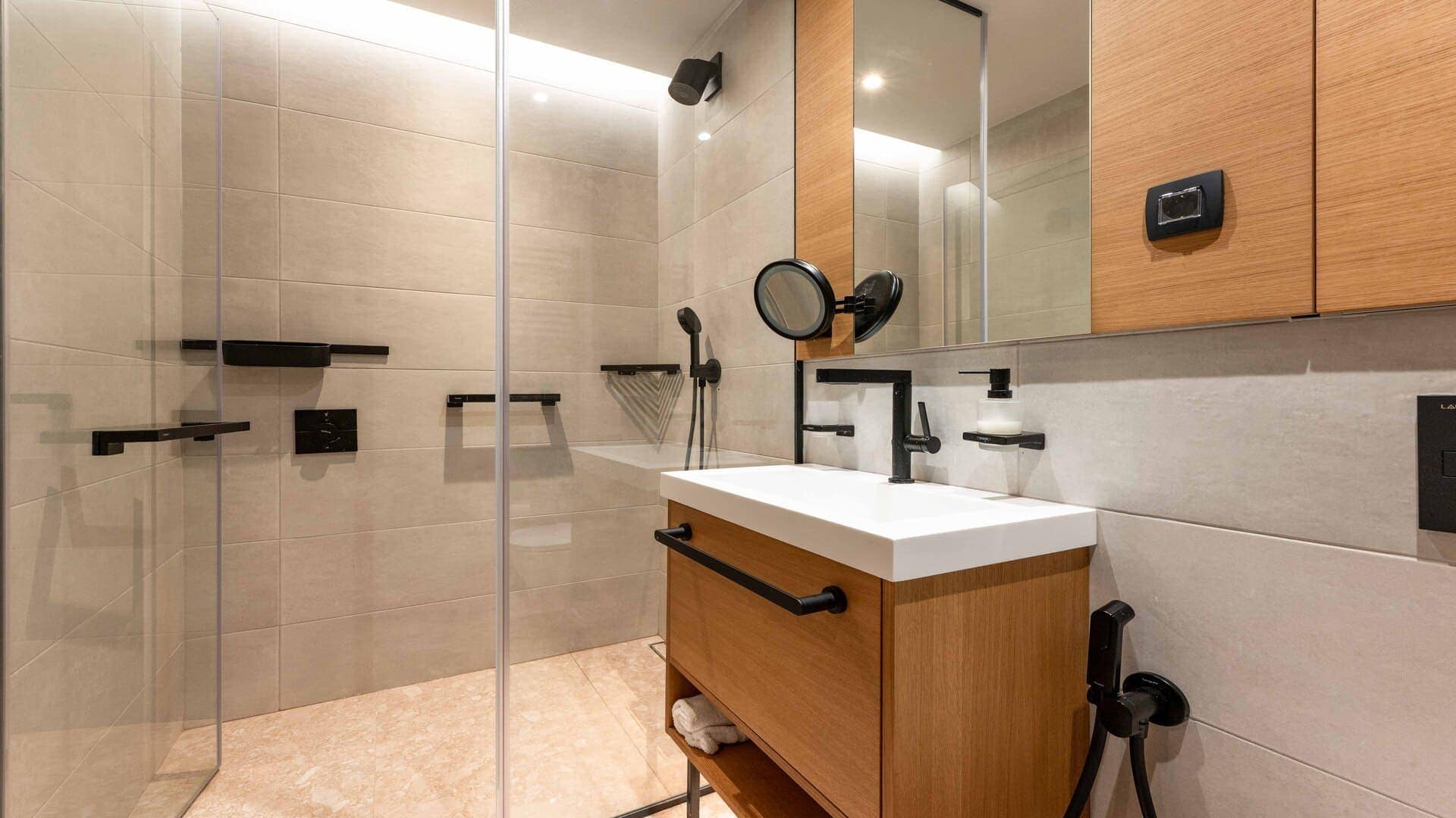 Modern One bedroom apartment Thea Building, with private garden terrace (10)