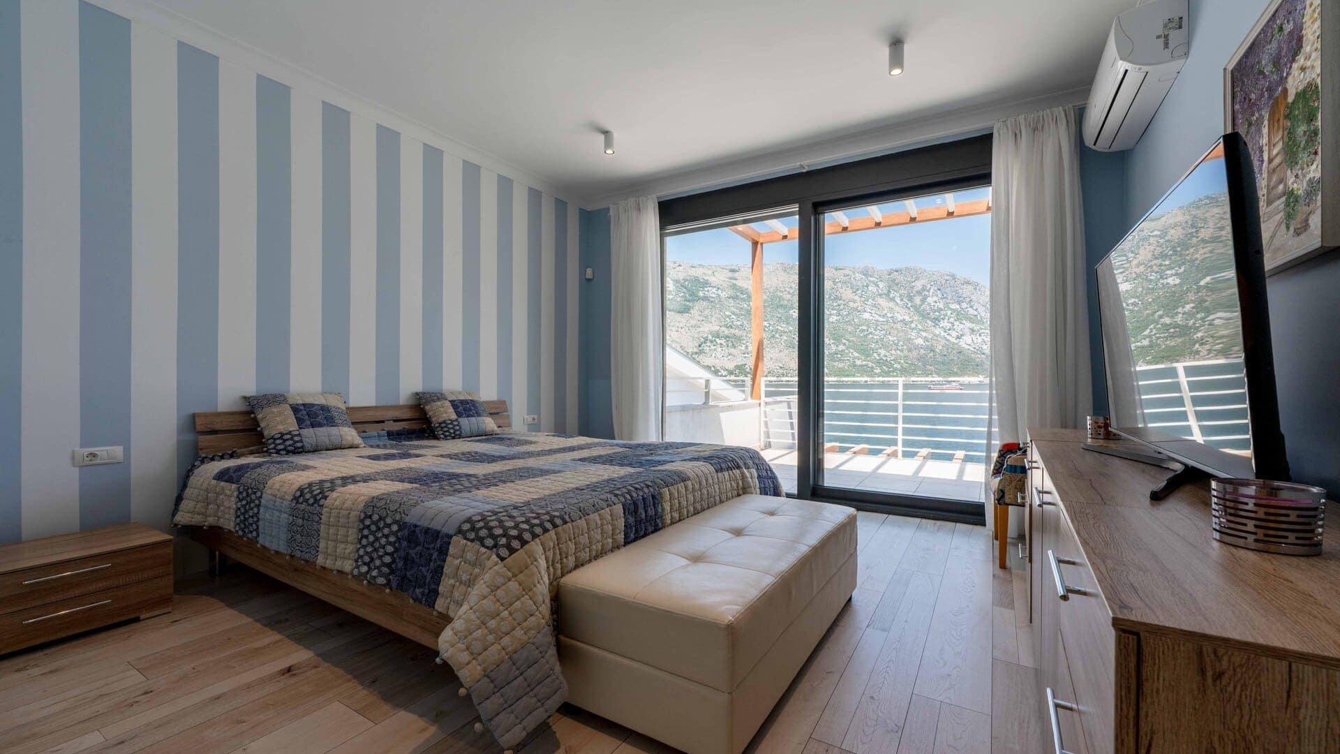 Waterfront Modern Villa Stoliv (11)