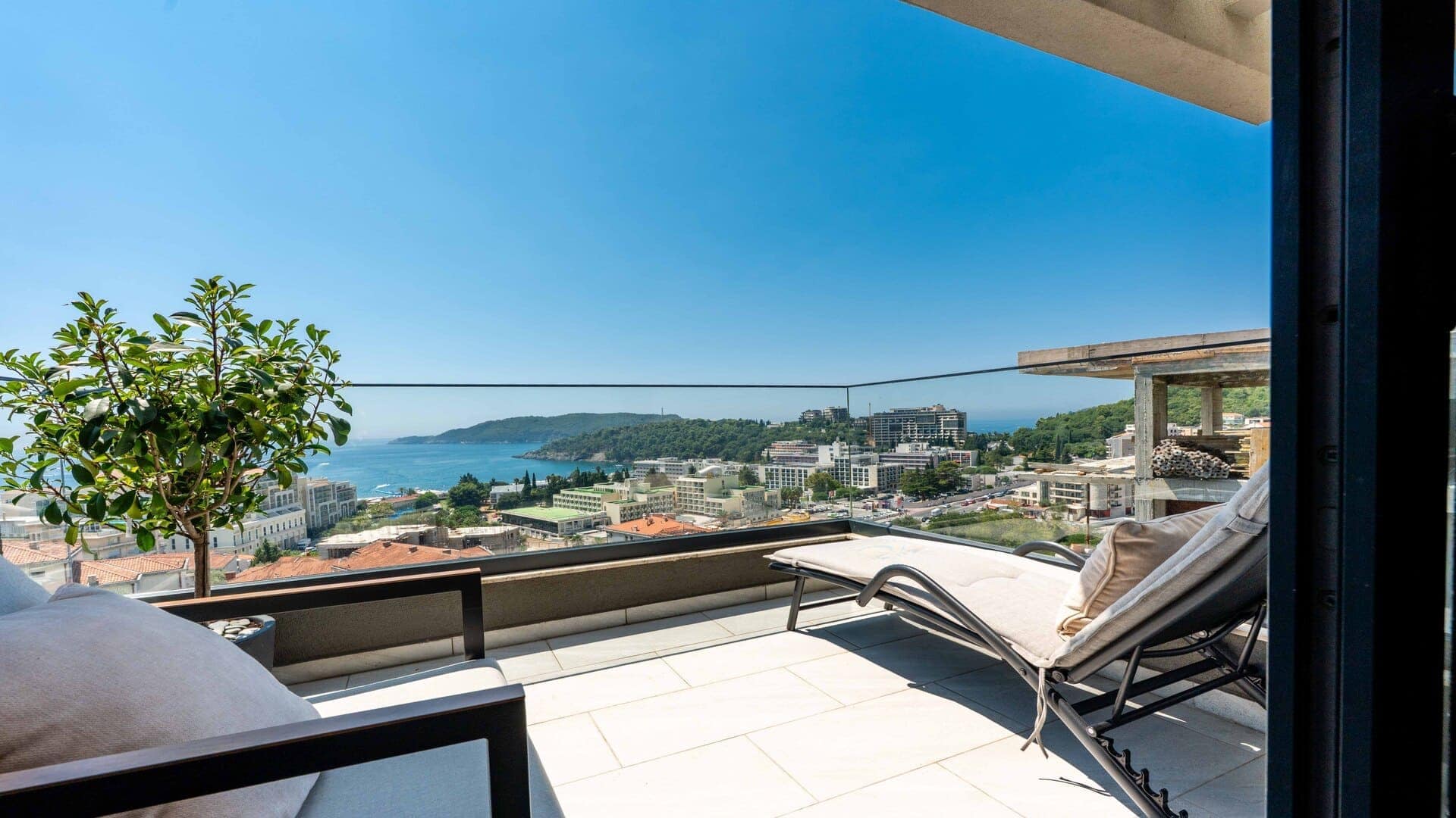Luxury Three bedroom Penthouse Becici, Budva (19)