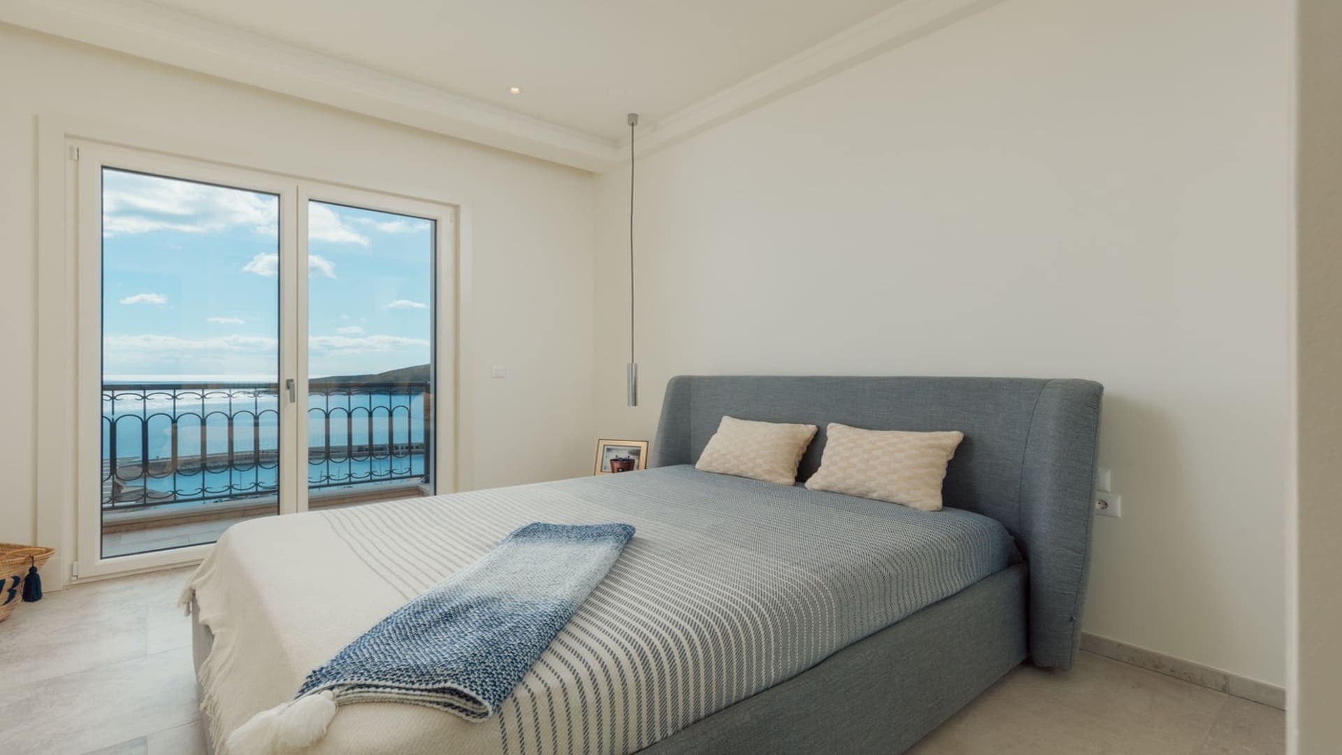 Luxury Four-bedroom Villa in Marina Village (5)