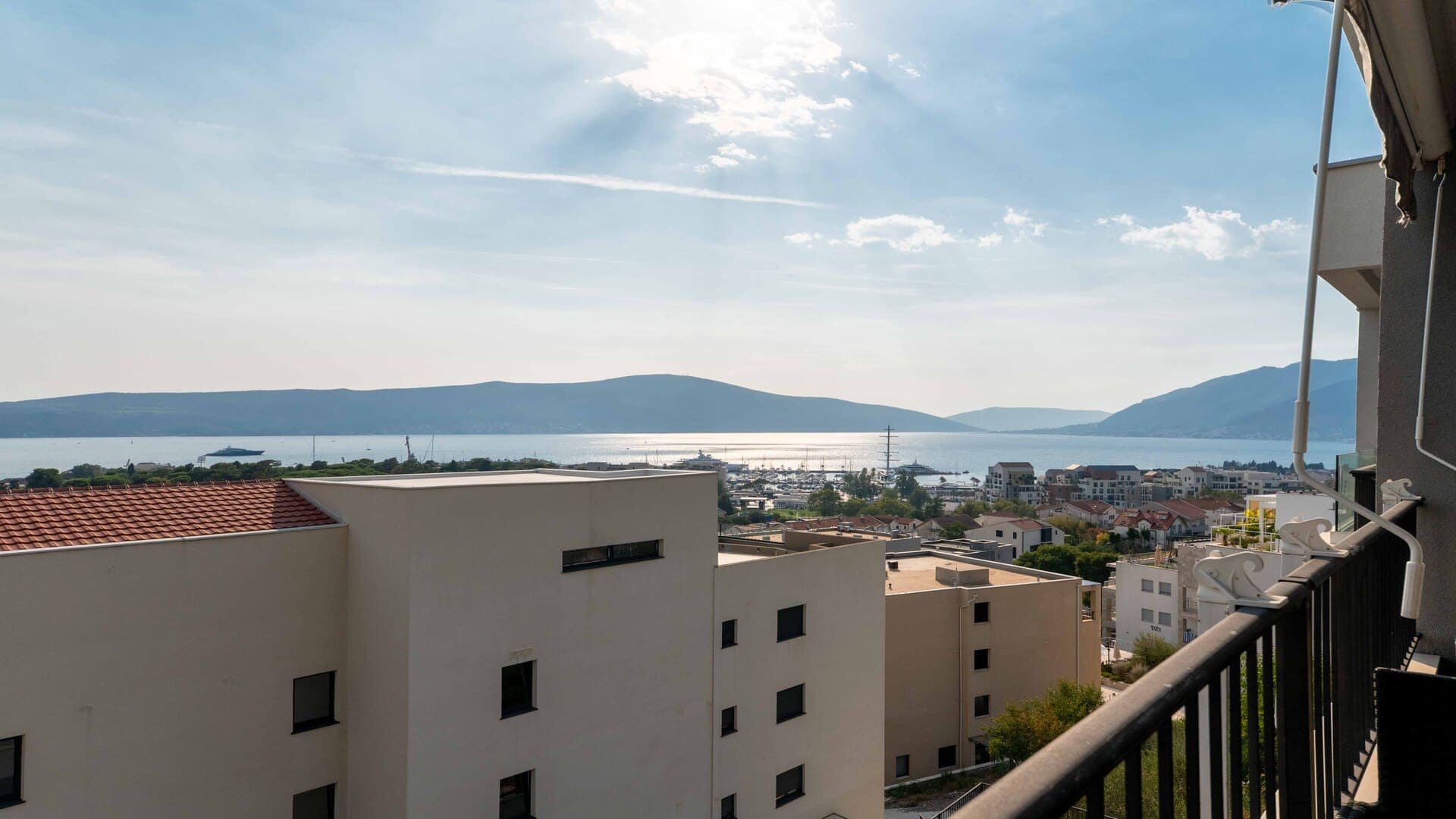 Spacious Two-bedroom Apartment with Sea view Mazina (14)