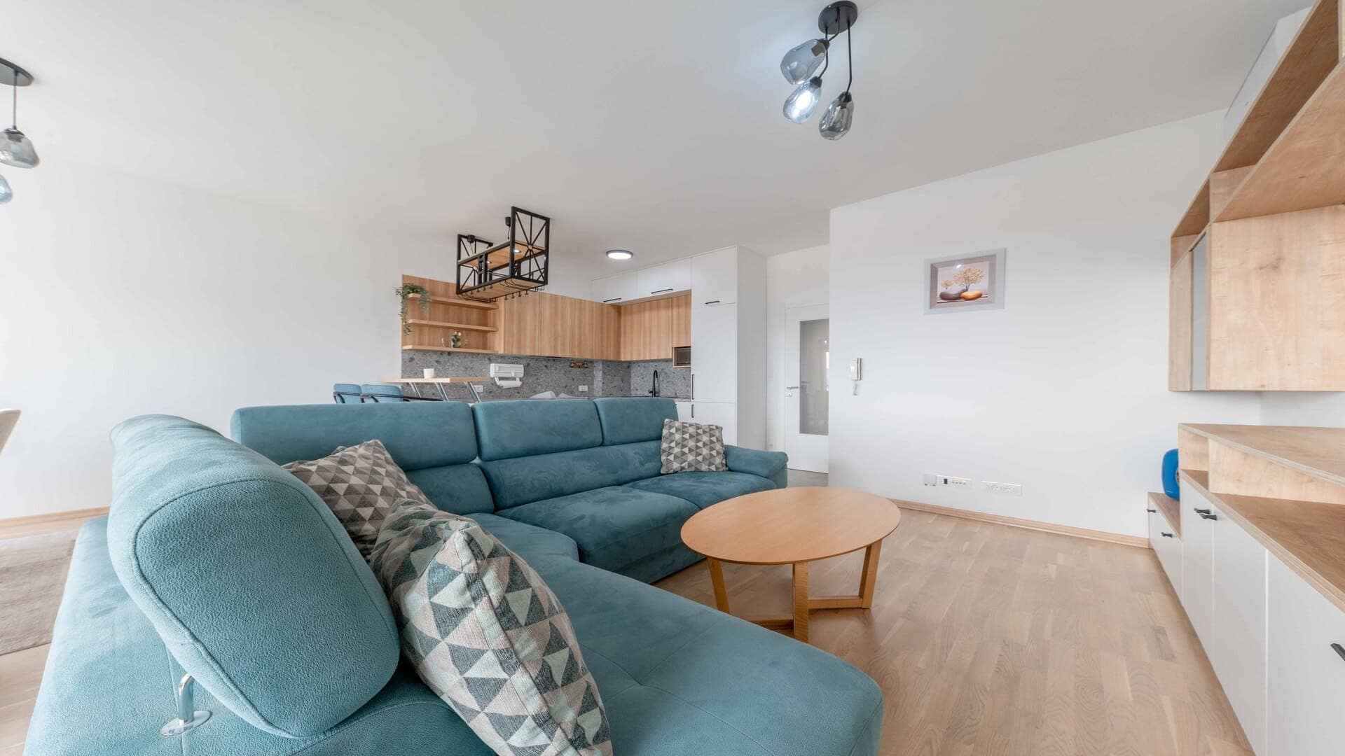 Spacious Two-bedroom Apartment with Sea view Mazina (4)