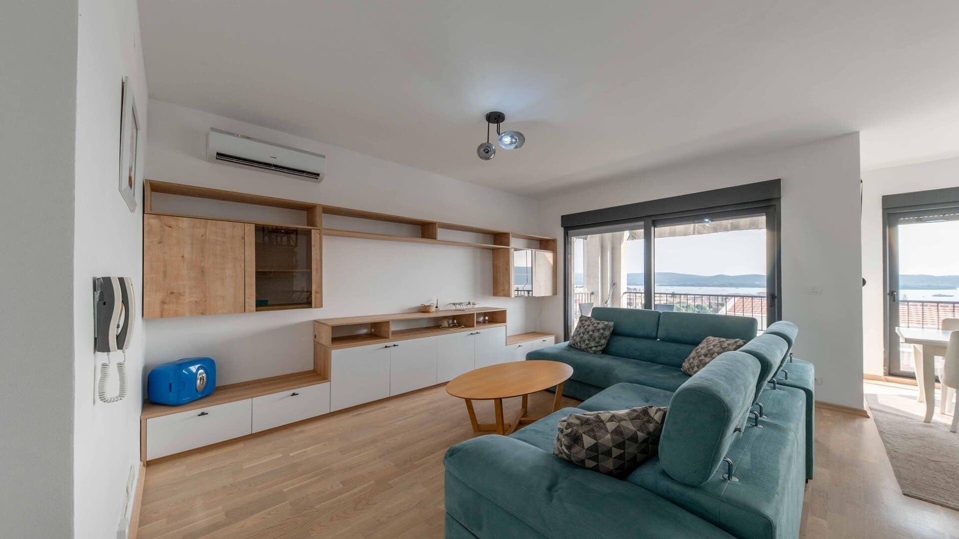 Spacious Two-bedroom Apartment with Sea view Mazina (3)