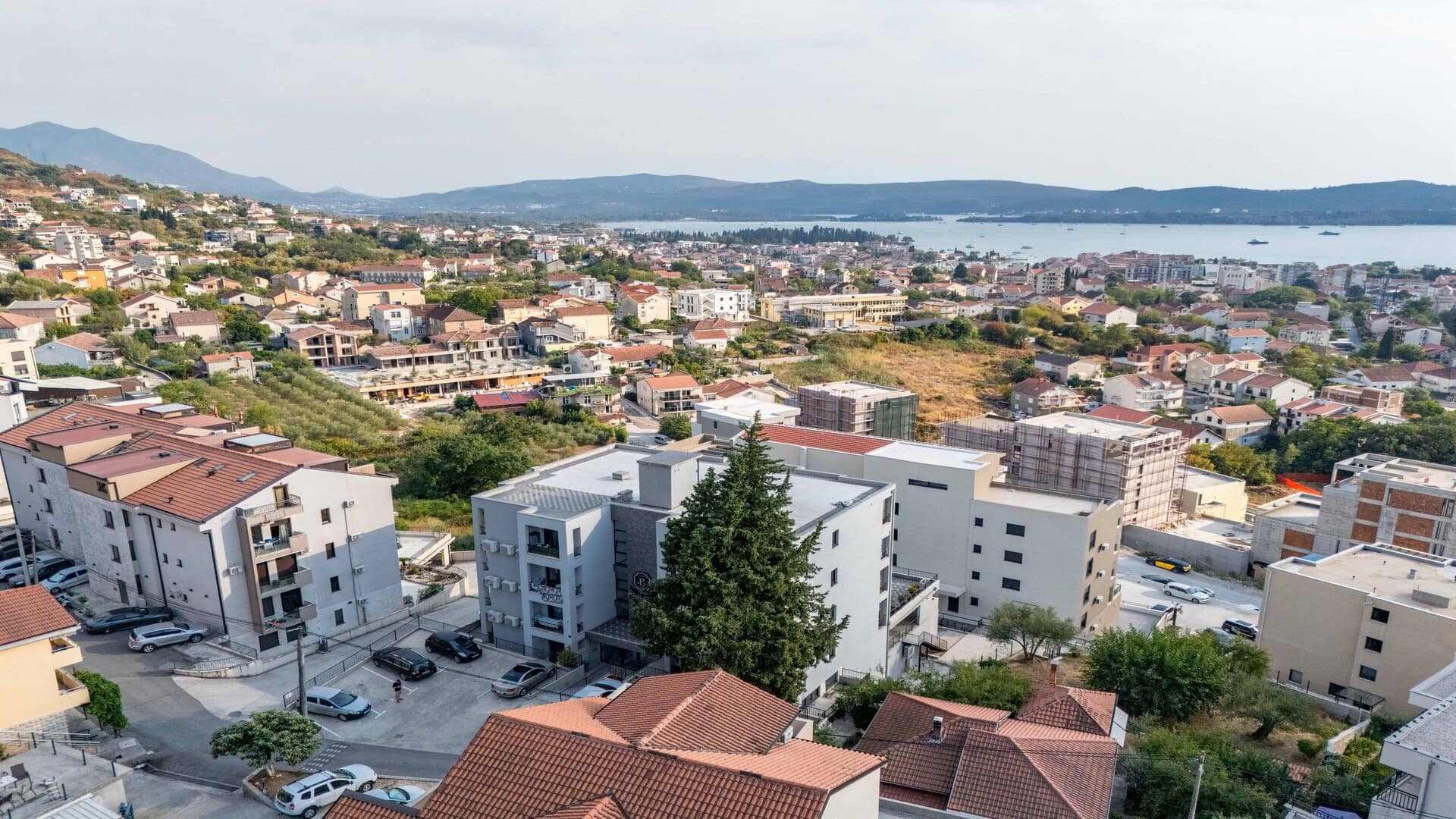 Spacious Two-bedroom Apartment with Sea view Mazina (22)