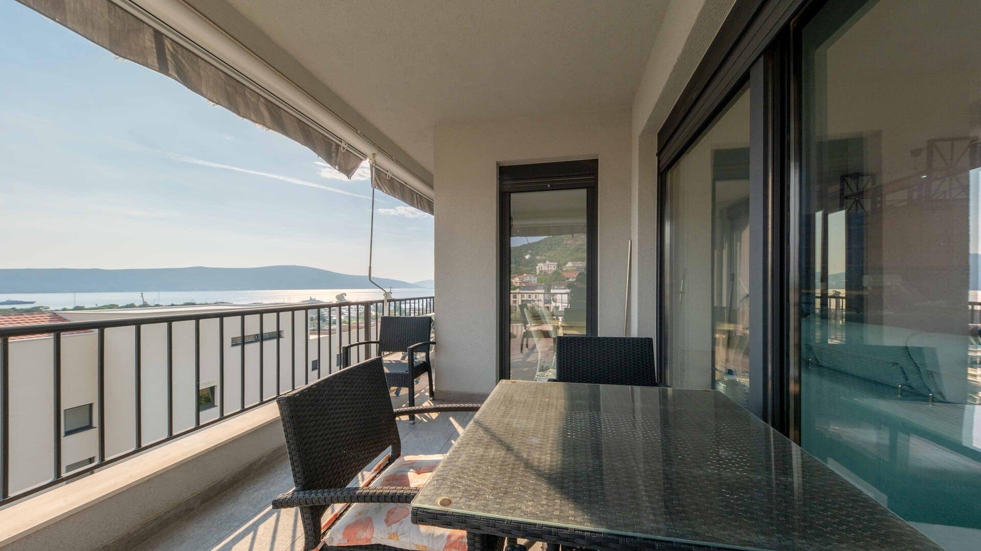 Spacious Two-bedroom Apartment with Sea view Mazina (11)