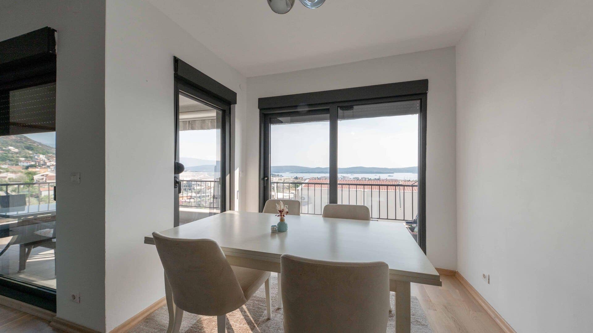 Spacious Two-bedroom Apartment with Sea view Mazina (10)