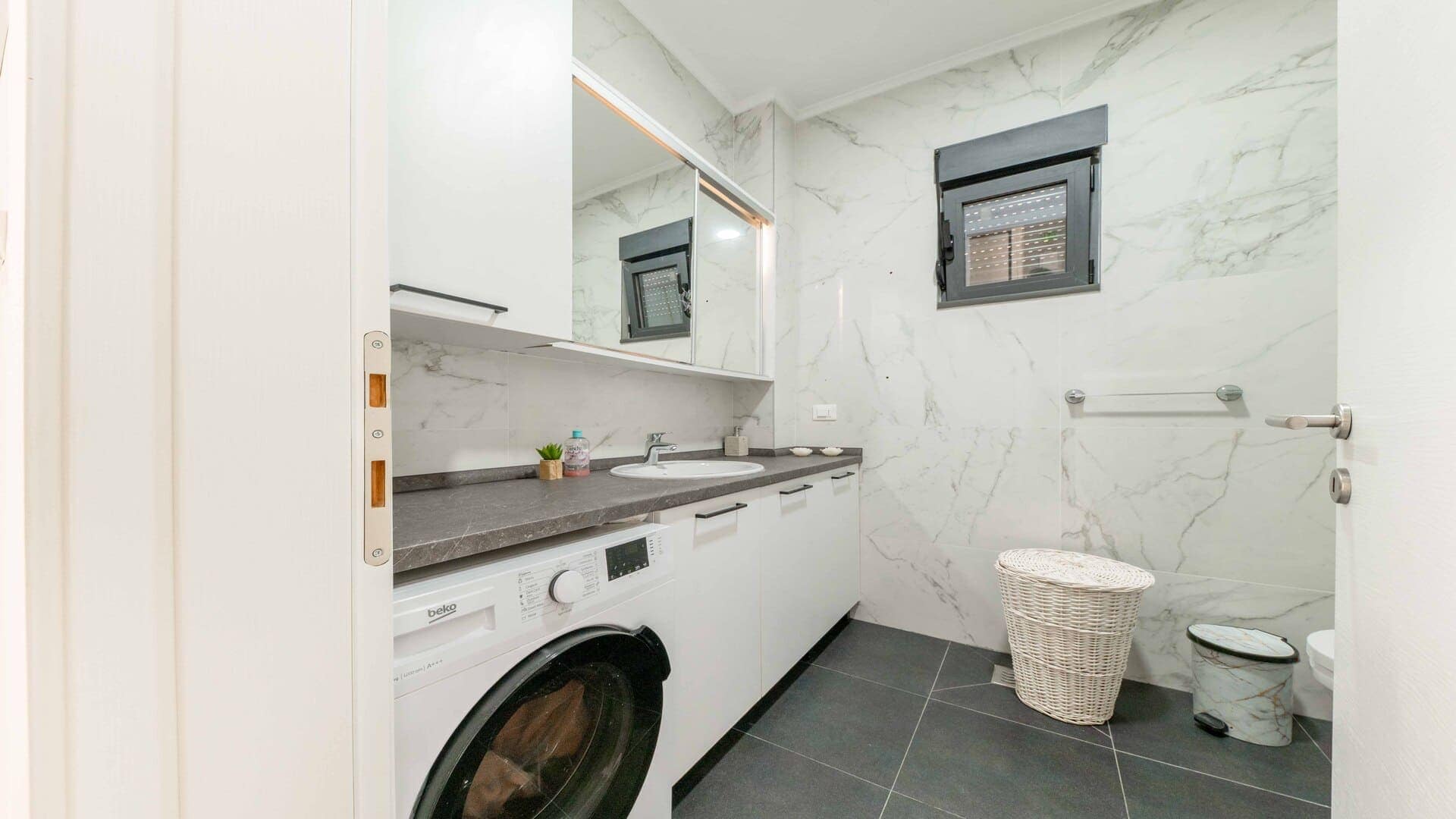 Spacious Two-bedroom Apartment with Sea view Mazina (17)