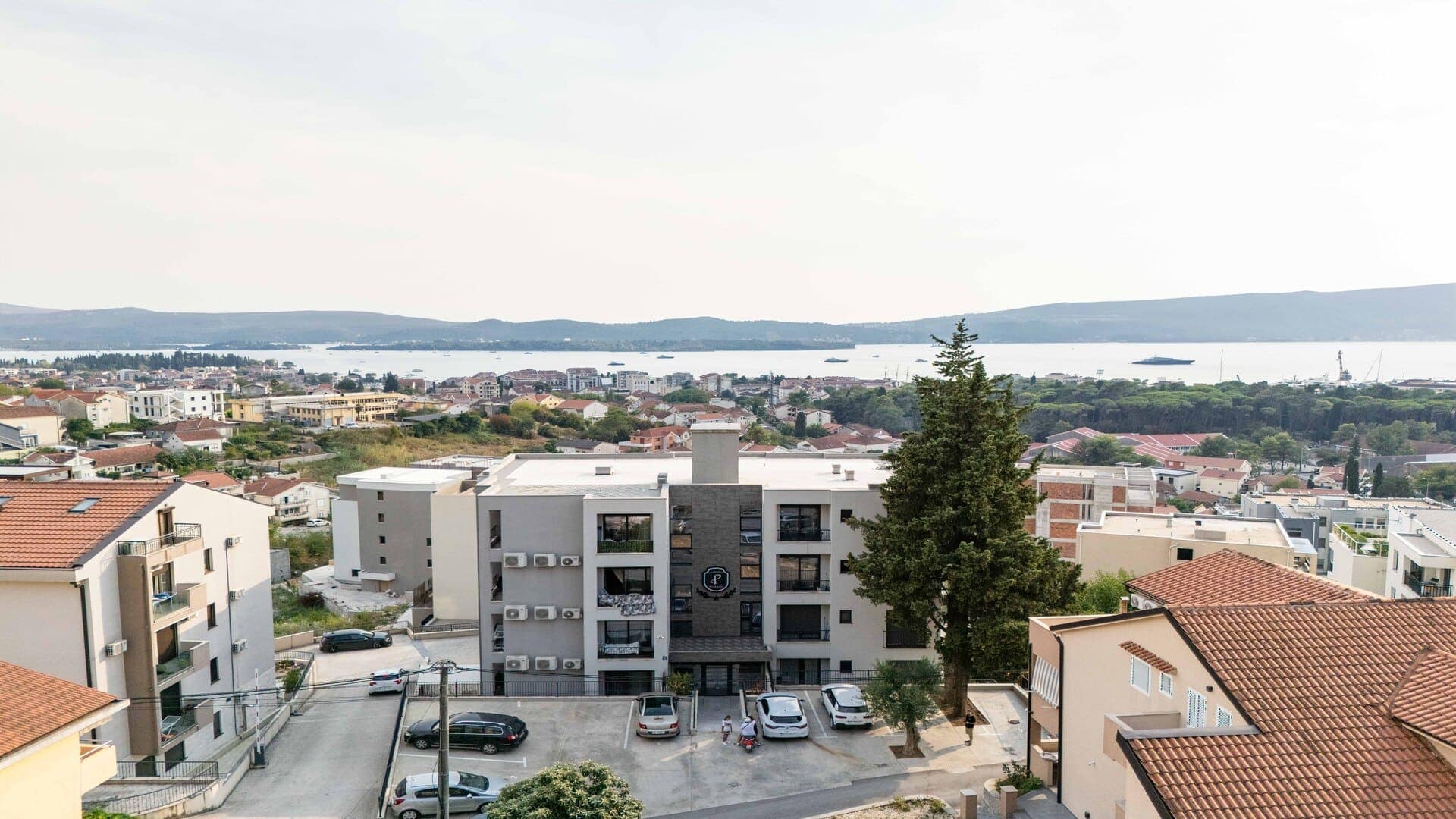 Spacious Two-bedroom Apartment with Sea view Mazina (21)