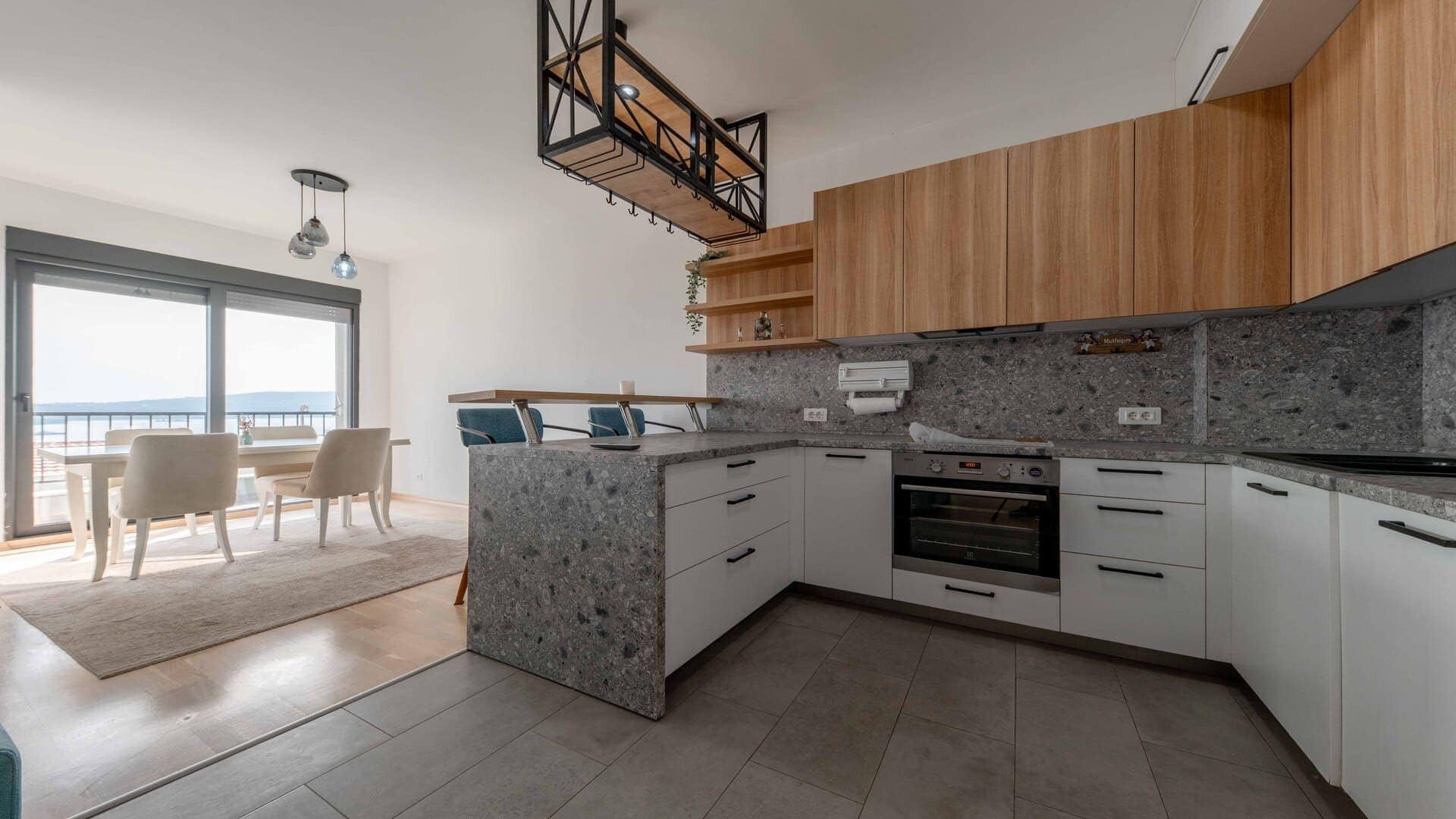 Spacious Two-bedroom Apartment with Sea view Mazina (8)