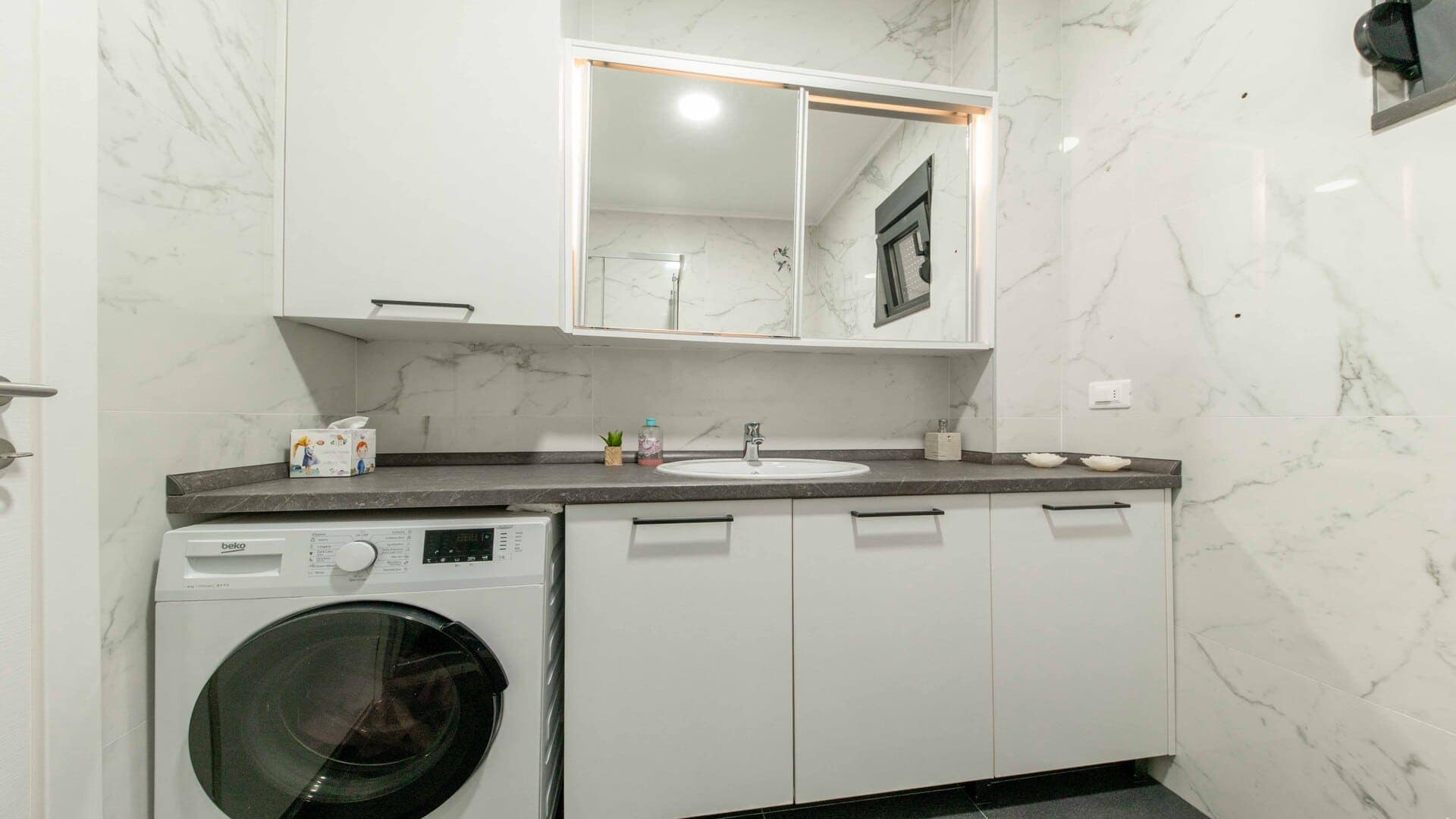 Spacious Two-bedroom Apartment with Sea view Mazina (18)