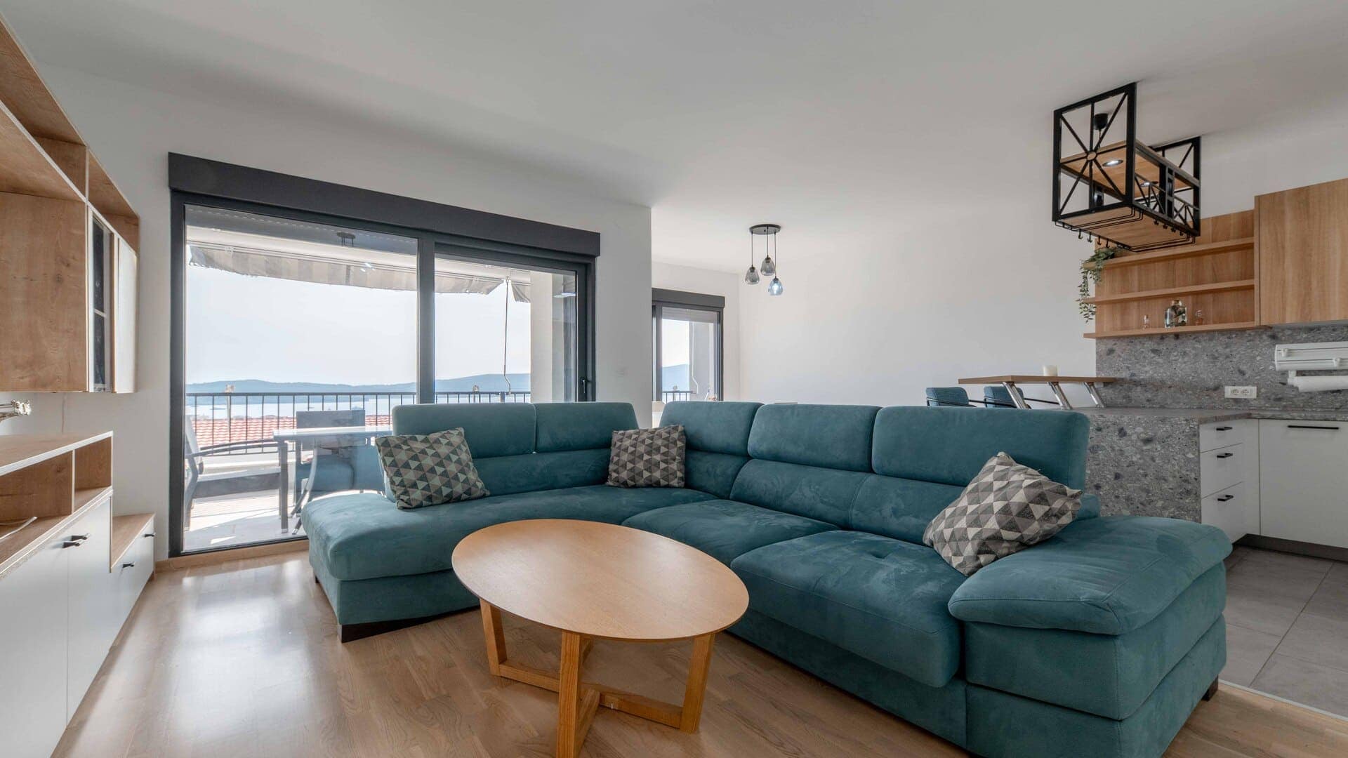 Spacious Two-bedroom Apartment with Sea view Mazina (2)