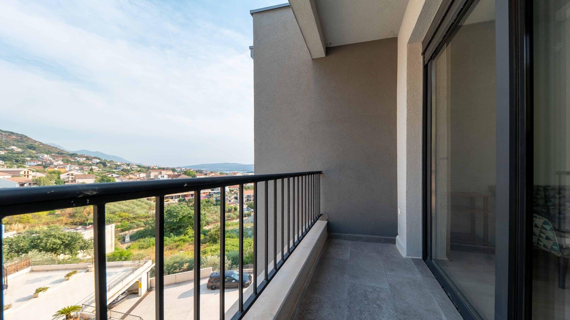 Spacious Two-bedroom Apartment with Sea view Mazina (13)