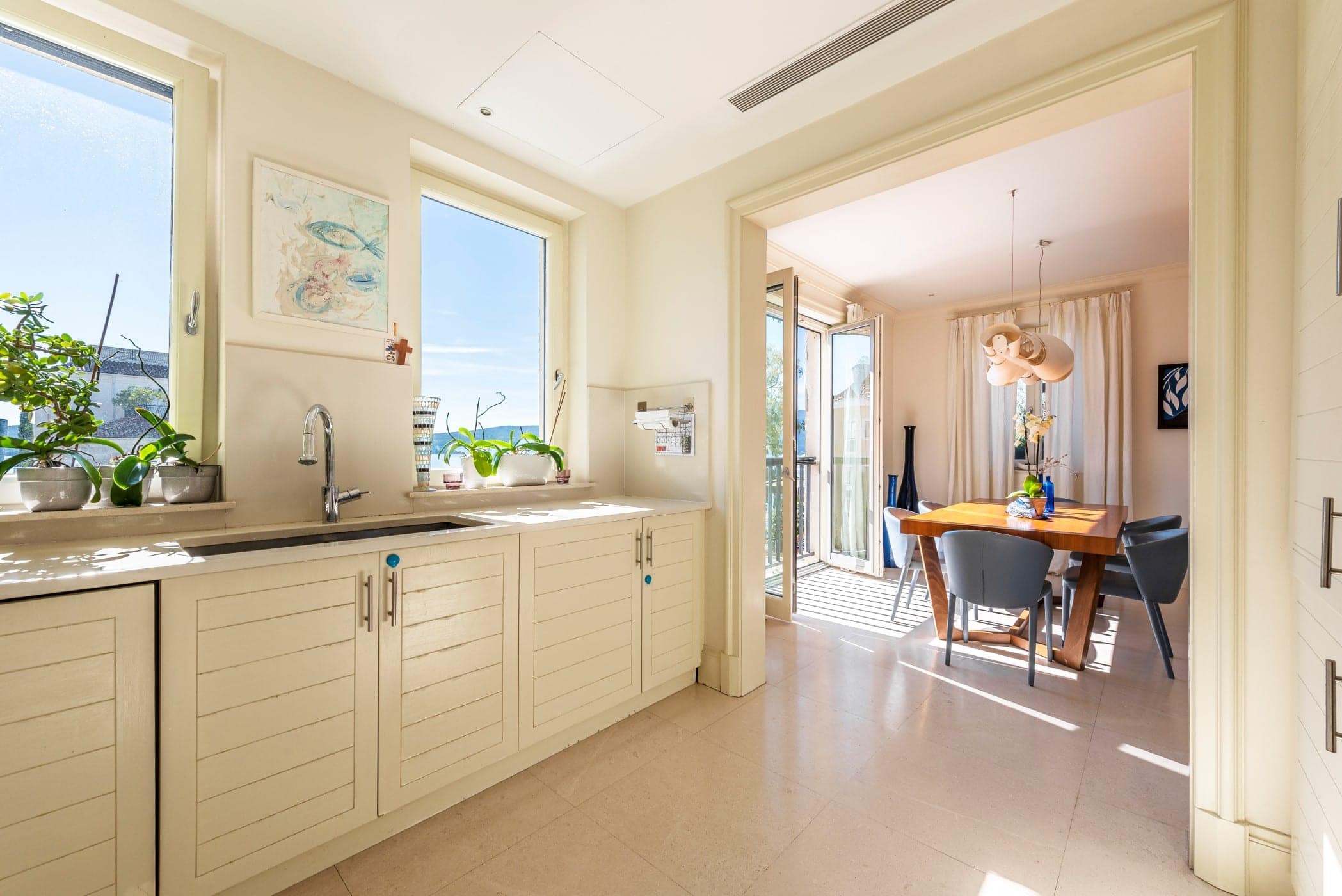 Designer Three Bedroom Waterfront Apartment Teuta (16)