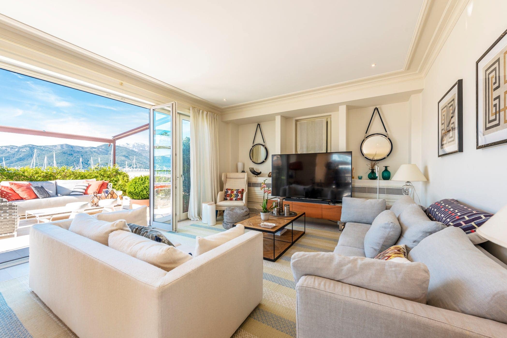 Designer Three Bedroom Waterfront Apartment Teuta (7)