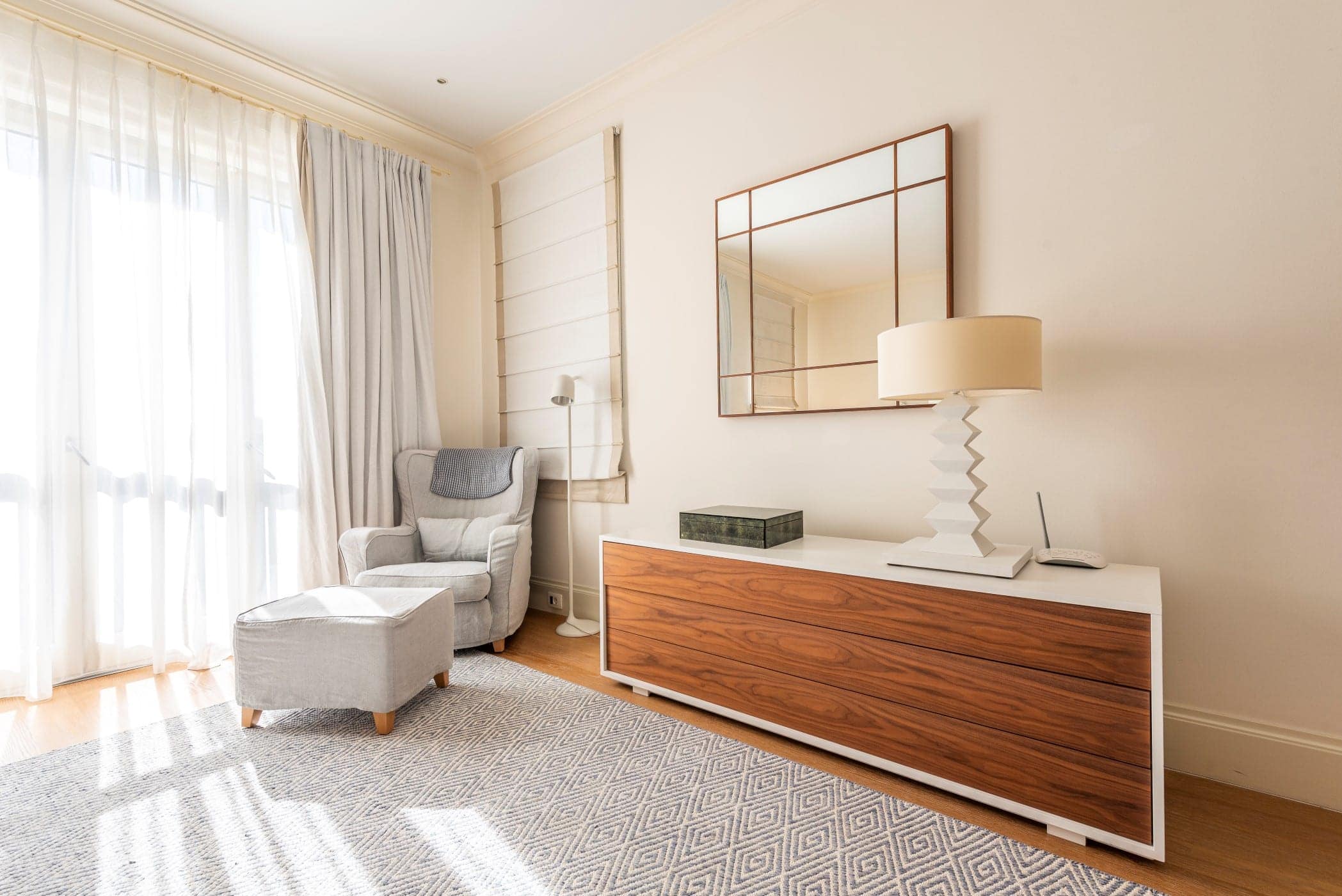 Designer Three Bedroom Waterfront Apartment Teuta (29)
