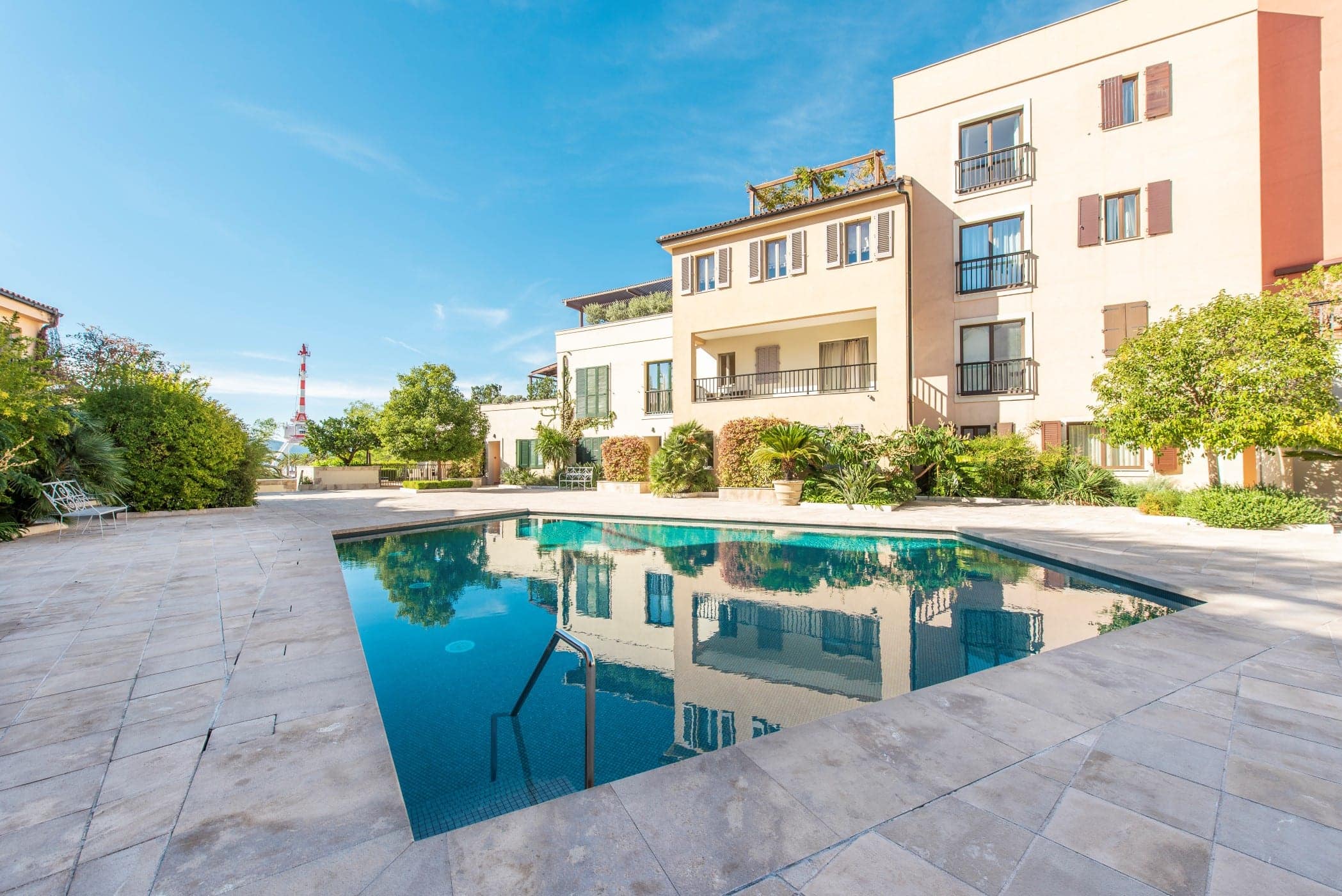Designer Three Bedroom Waterfront Apartment Teuta (42)