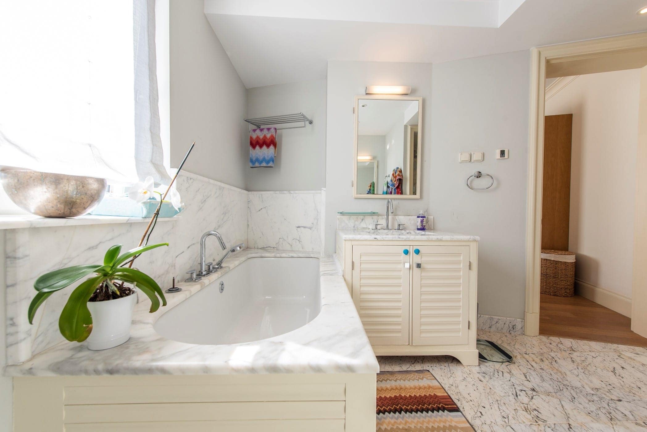 Designer Three Bedroom Waterfront Apartment Teuta (32)