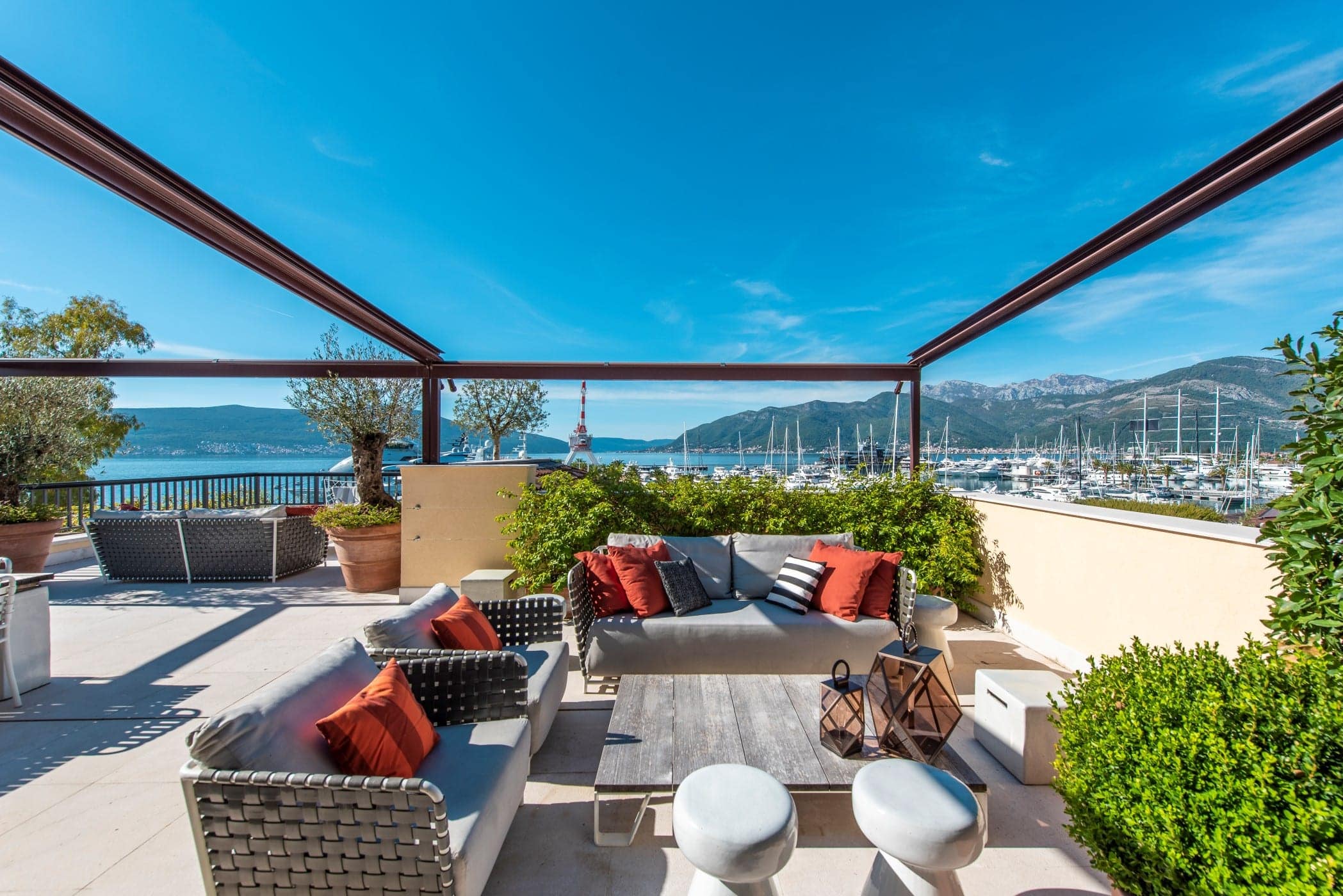 Designer Three Bedroom Waterfront Apartment Teuta (5)