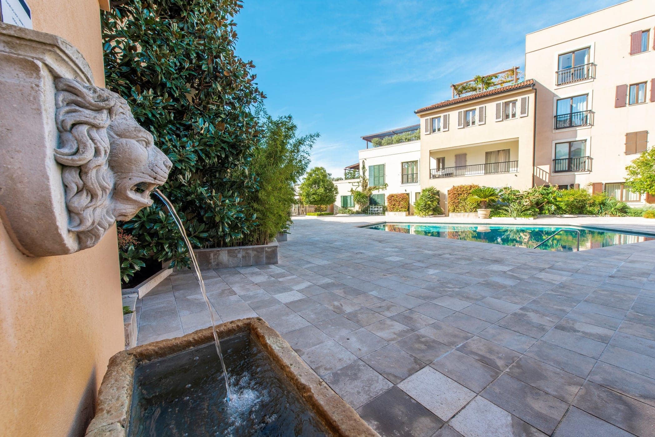 Designer Three Bedroom Waterfront Apartment Teuta (41)