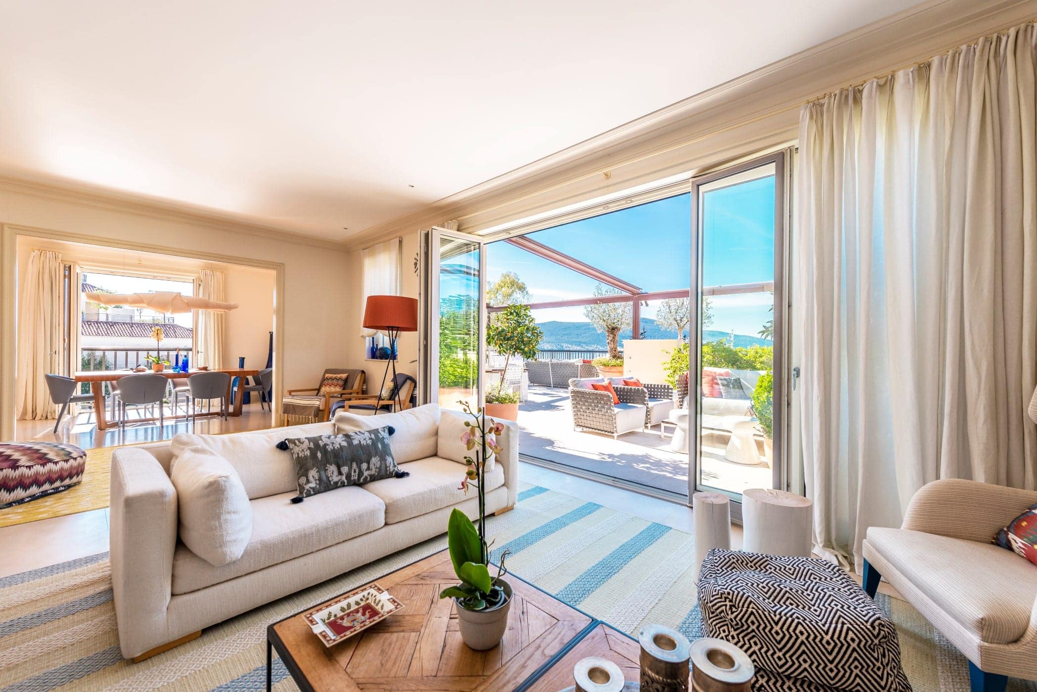 Designer Three Bedroom Waterfront Apartment Teuta (11)