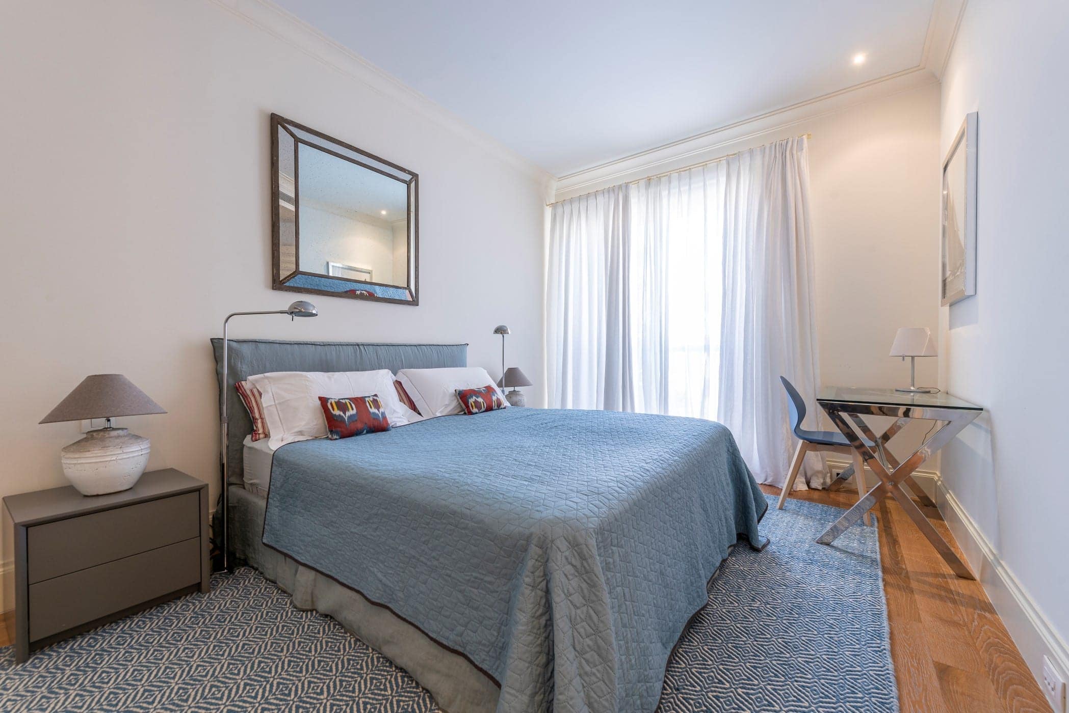 Designer Three Bedroom Waterfront Apartment Teuta (33)