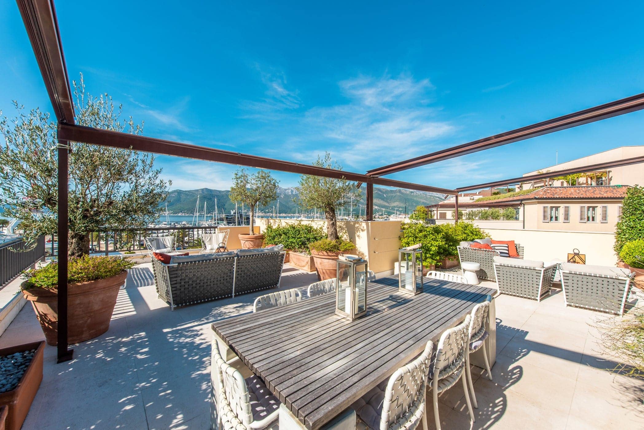 Designer Three Bedroom Waterfront Apartment Teuta (4)