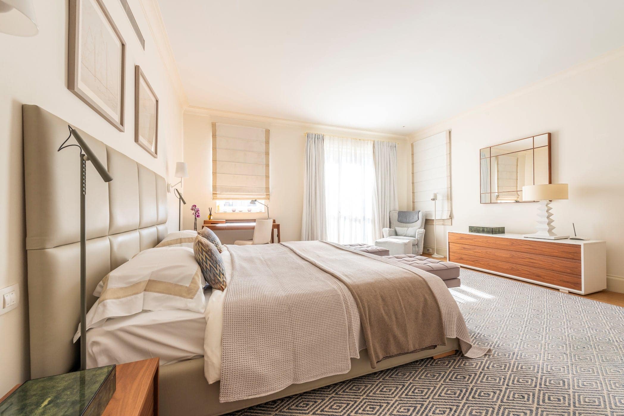 Designer Three Bedroom Waterfront Apartment Teuta (28)