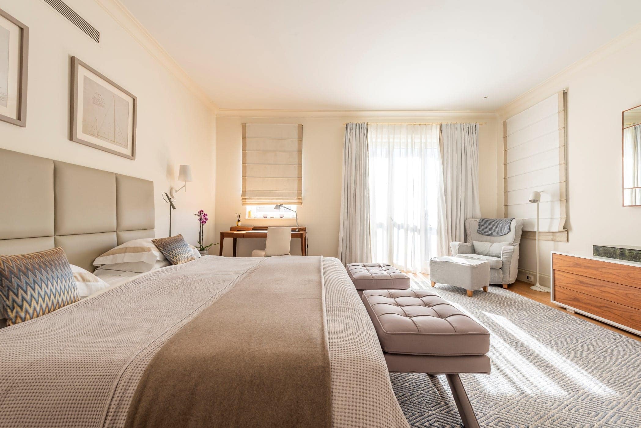 Designer Three Bedroom Waterfront Apartment Teuta (27)