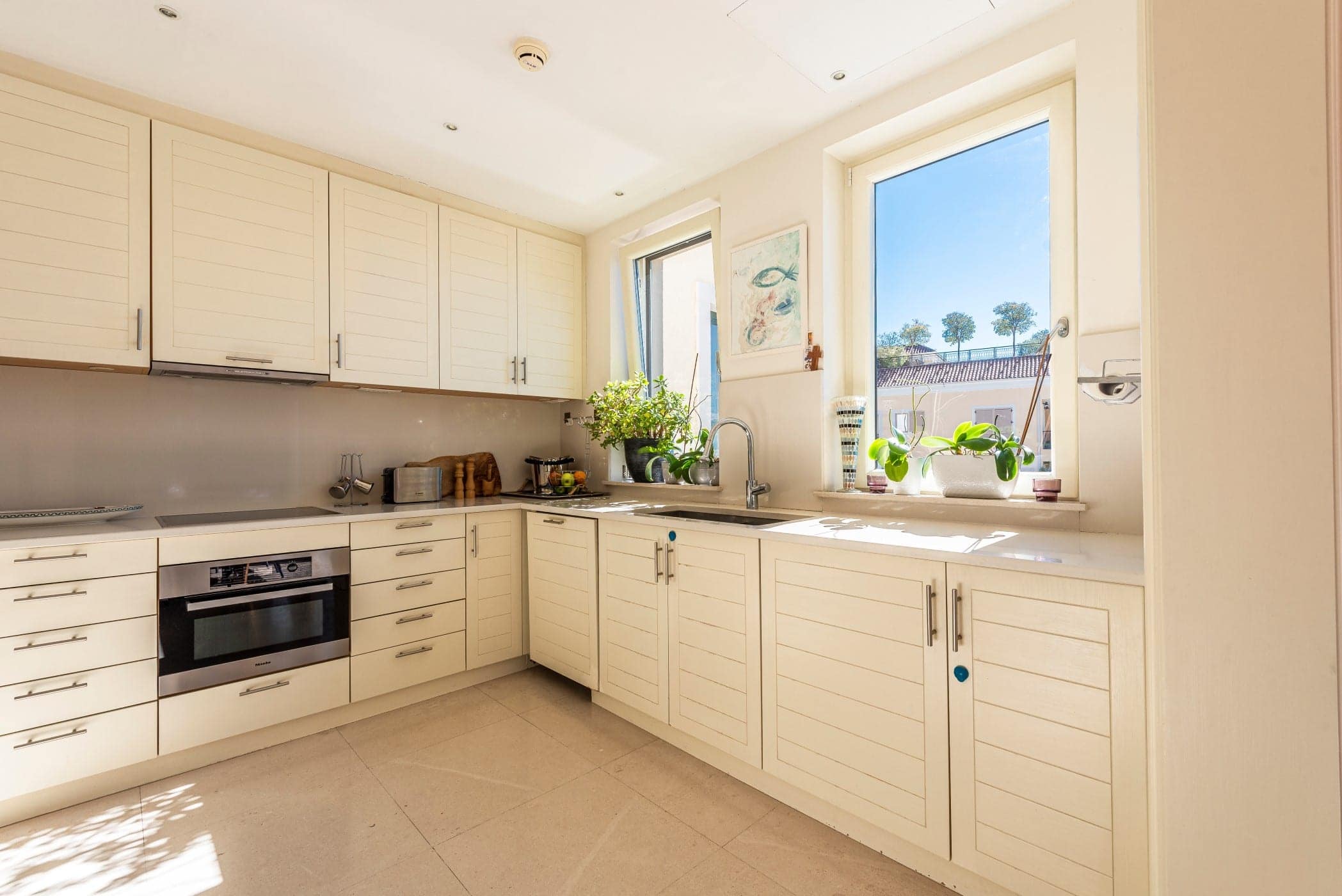 Designer Three Bedroom Waterfront Apartment Teuta (17)