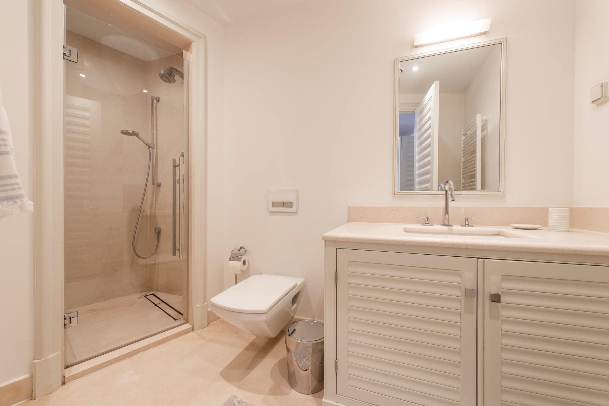 Designer Three Bedroom Waterfront Apartment Teuta (36)