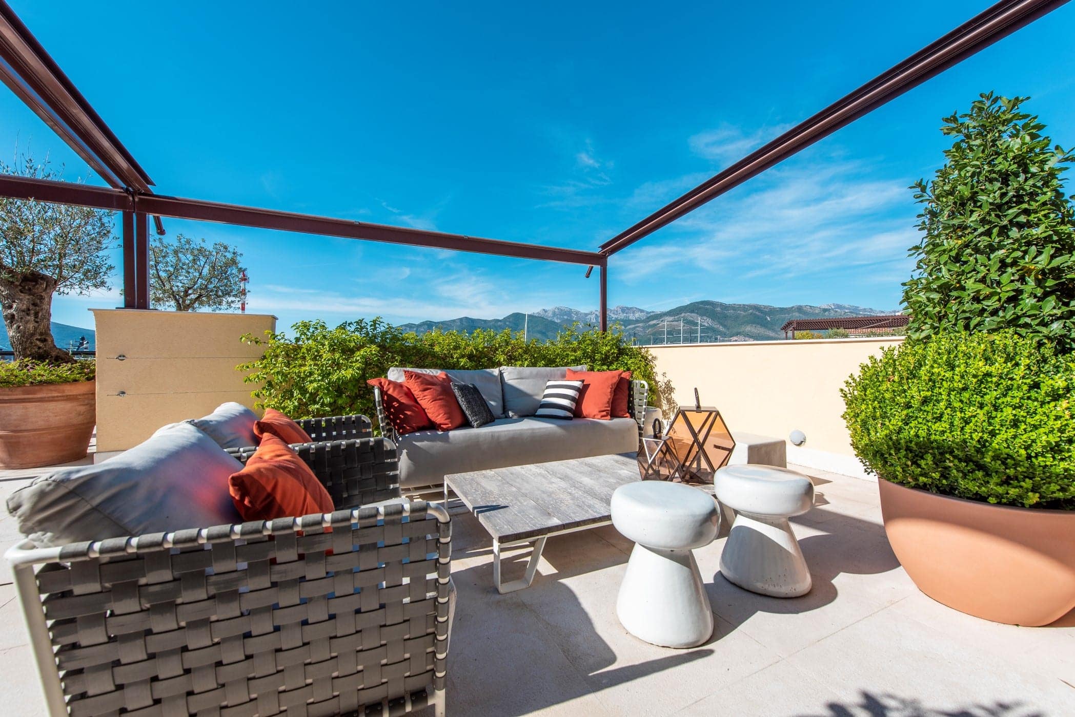 Designer Three Bedroom Waterfront Apartment Teuta (6)
