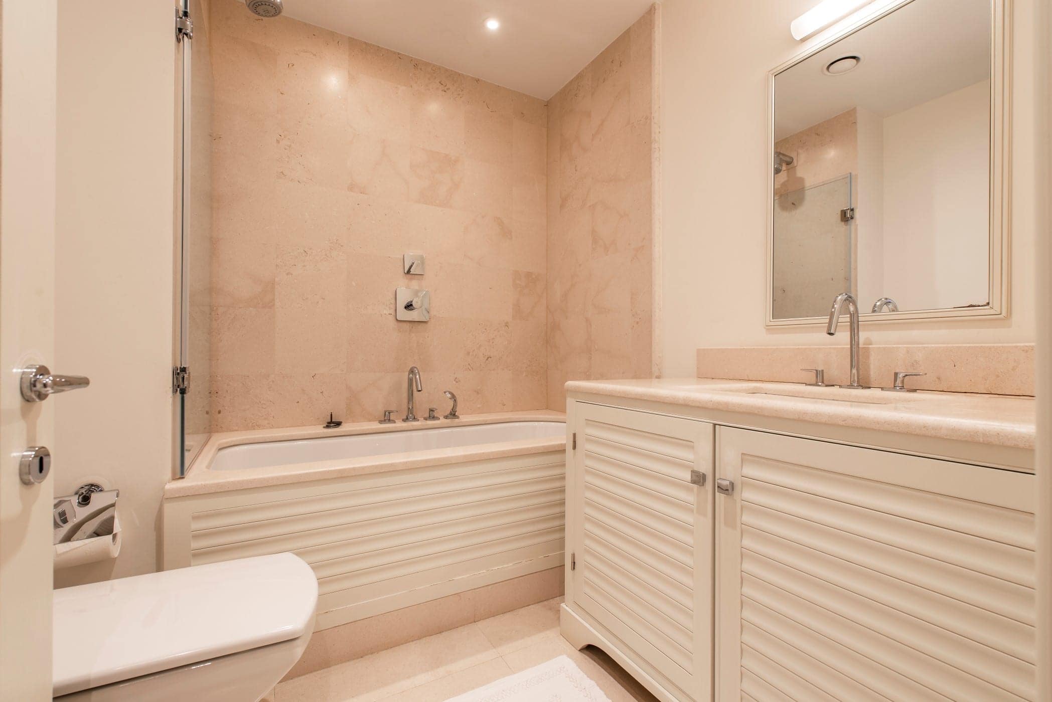 Designer Three Bedroom Waterfront Apartment Teuta (22)