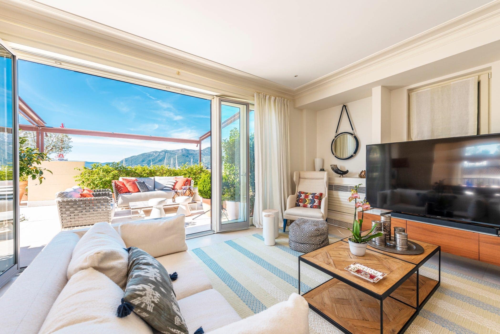 Designer Three Bedroom Waterfront Apartment Teuta (9)