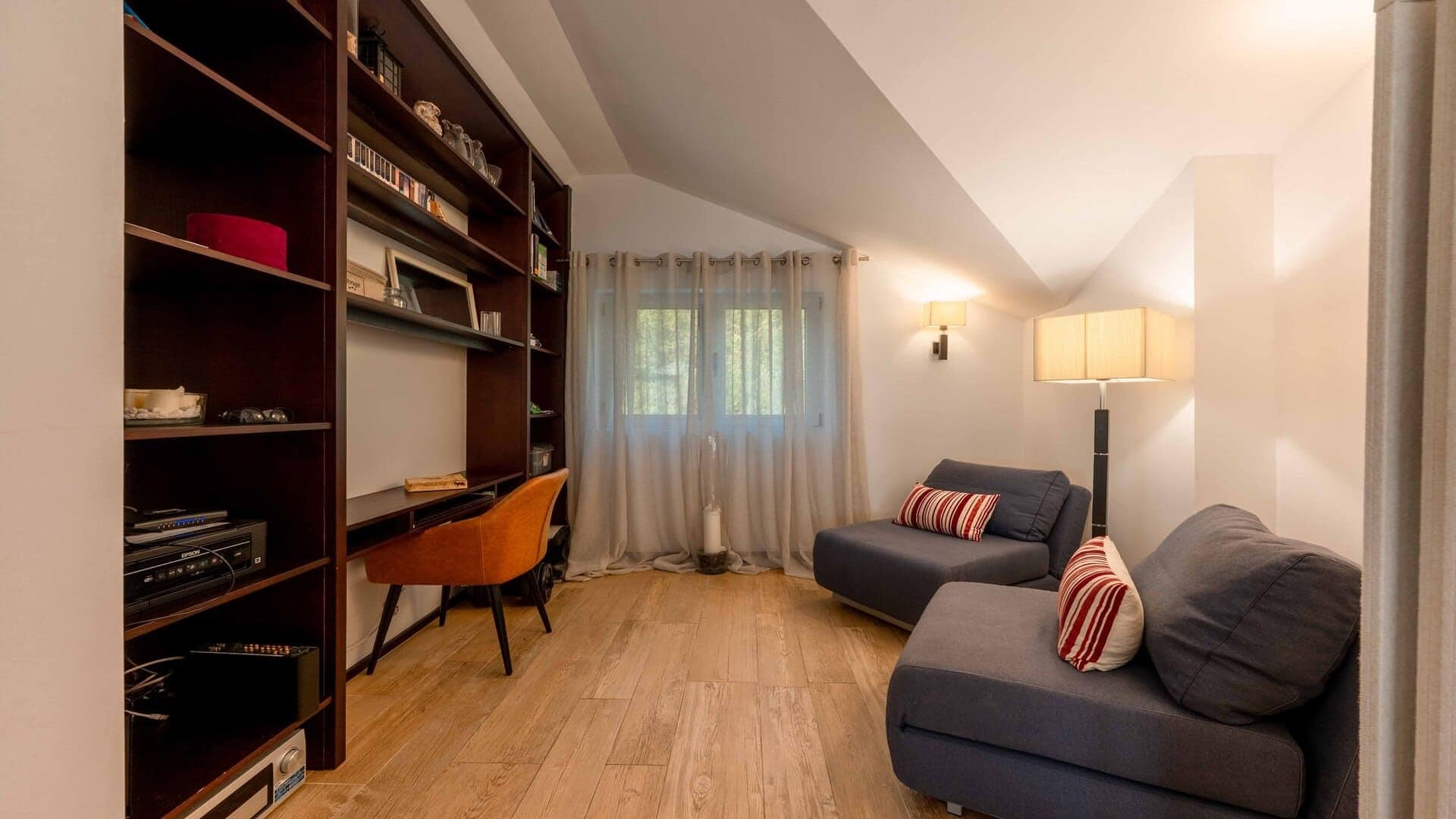 One bedroom penthouse with panoramic sea view for Rent (10)