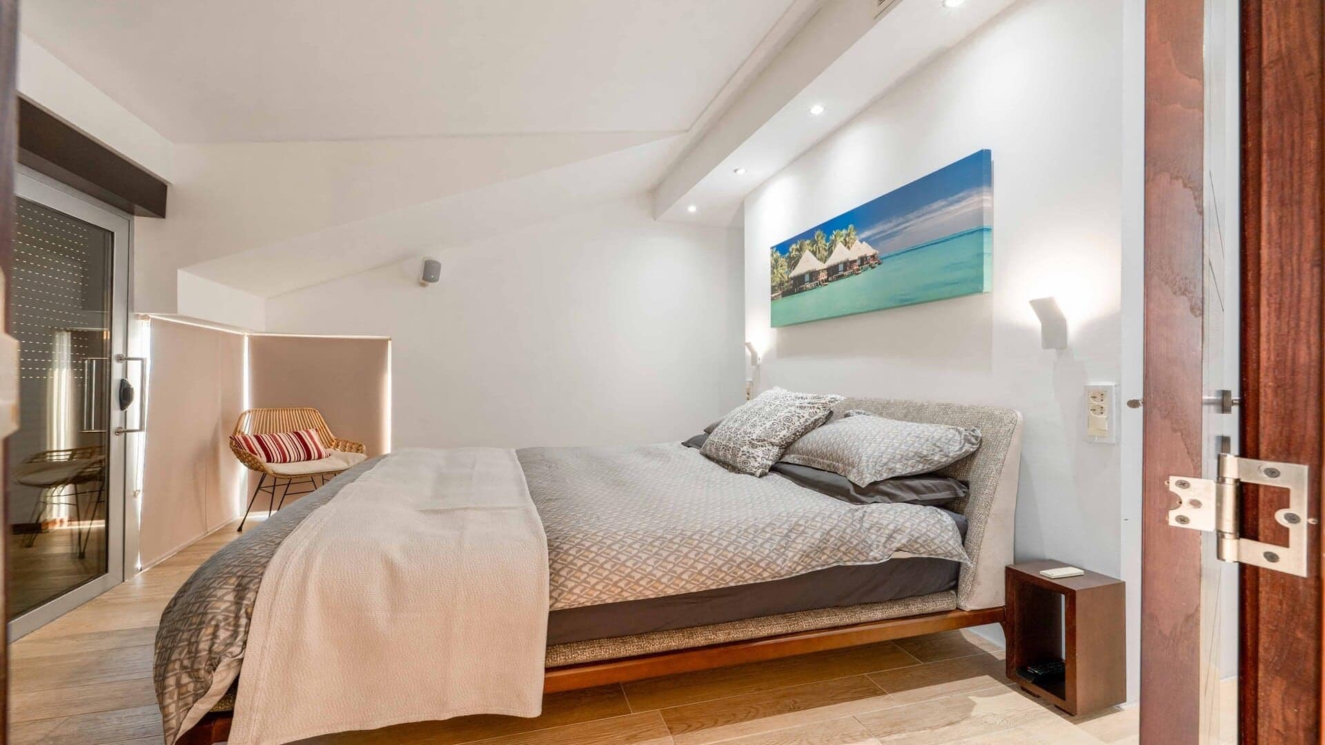 One bedroom penthouse with panoramic sea view for Rent (16)
